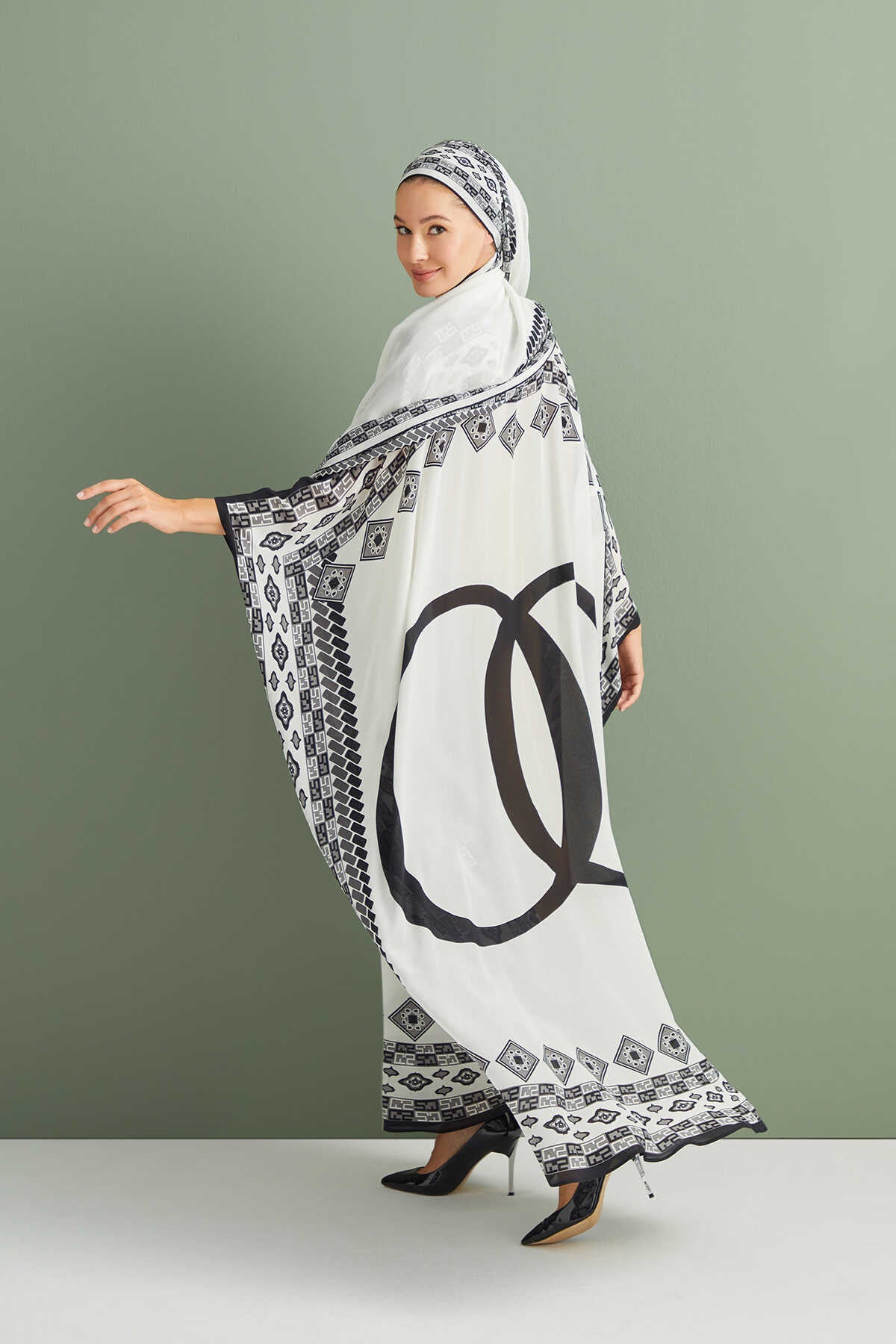 Bordür Noor Siyah İpek Kaftan