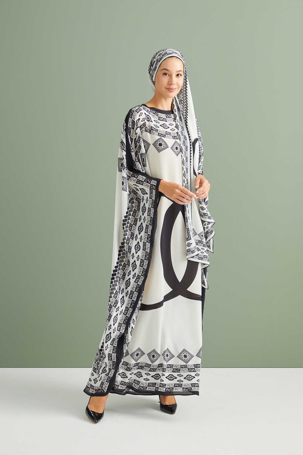Bordür Noor Siyah İpek Kaftan