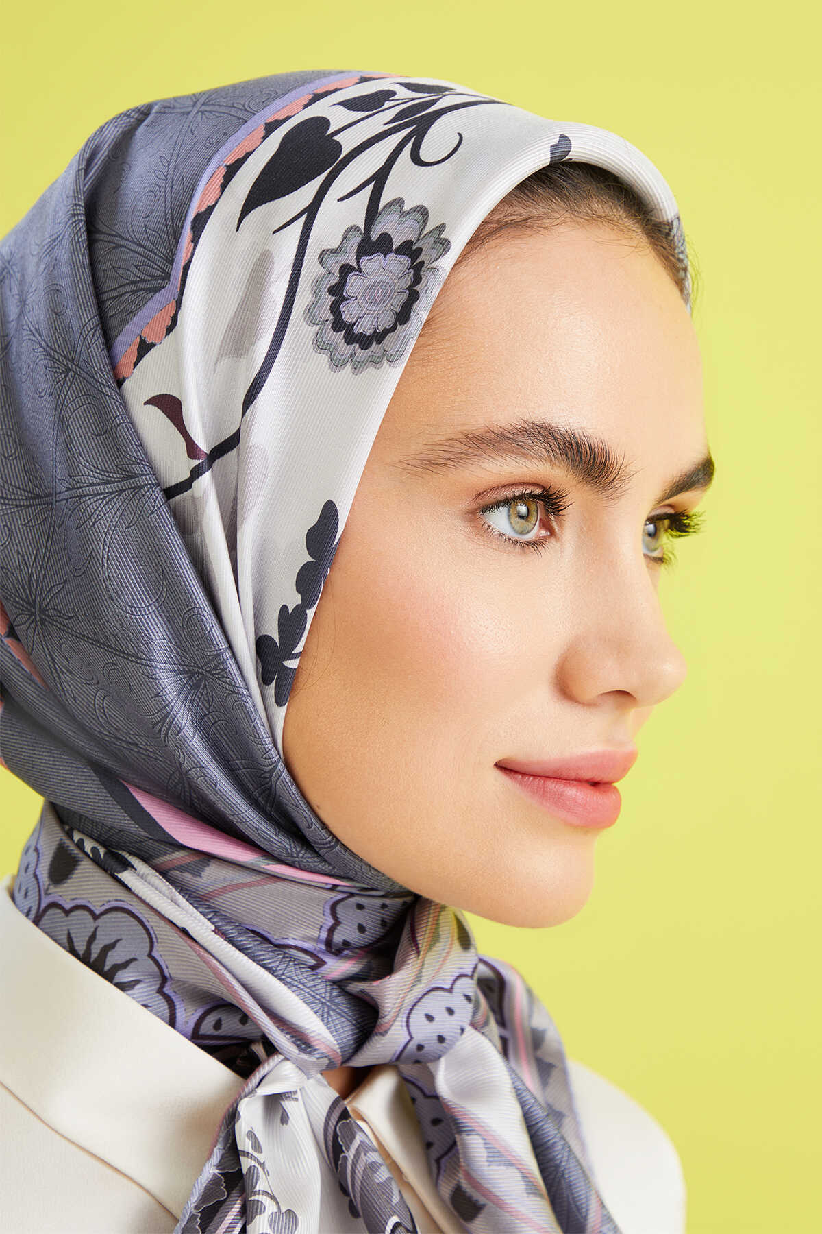 Çadır Çiçeği Beyaz-Gri Çift Taraflı Tivil İpek Eşarp 90x90
