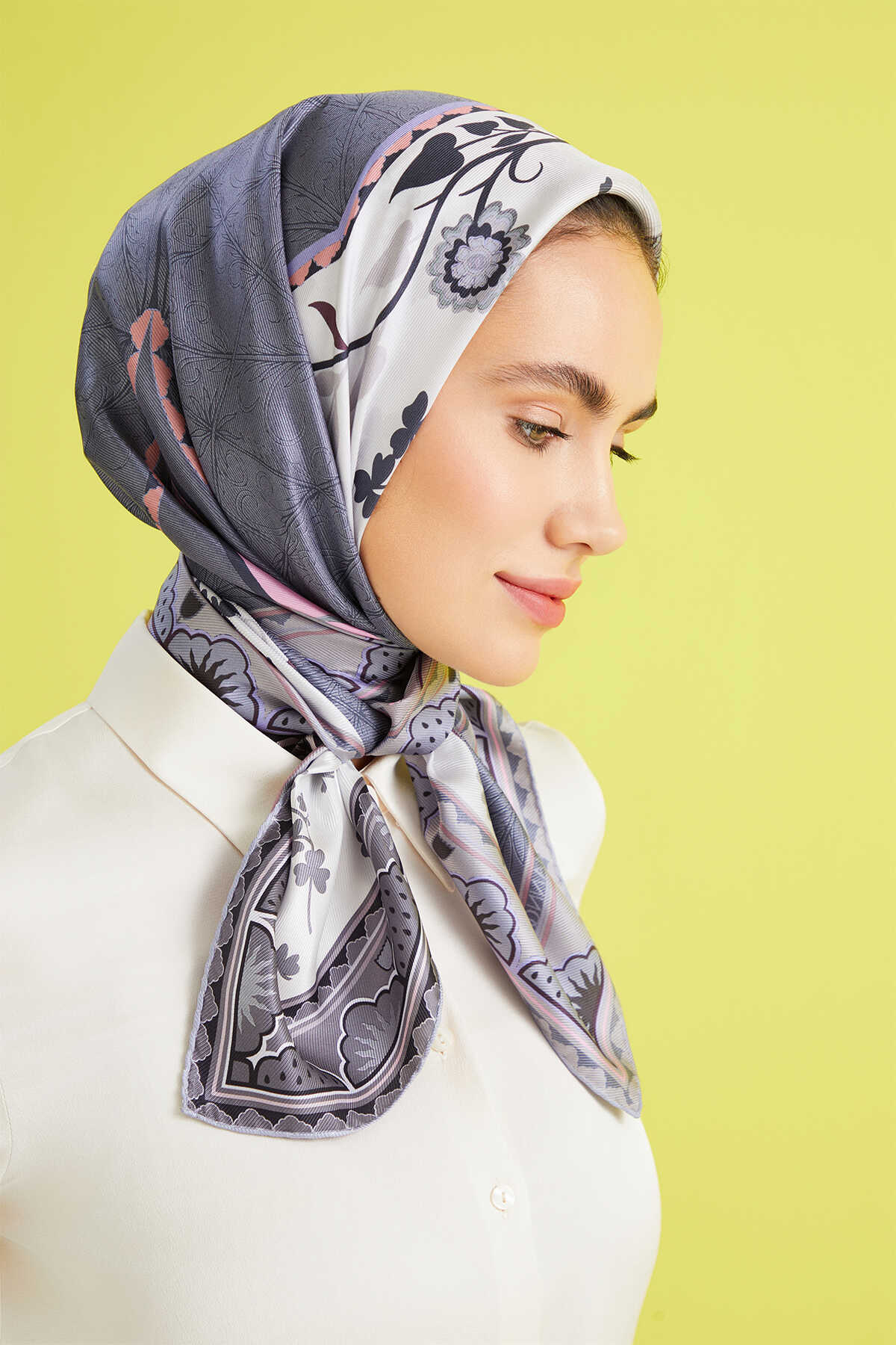 Çadır Çiçeği Beyaz-Gri Çift Taraflı Tivil İpek Eşarp 90x90