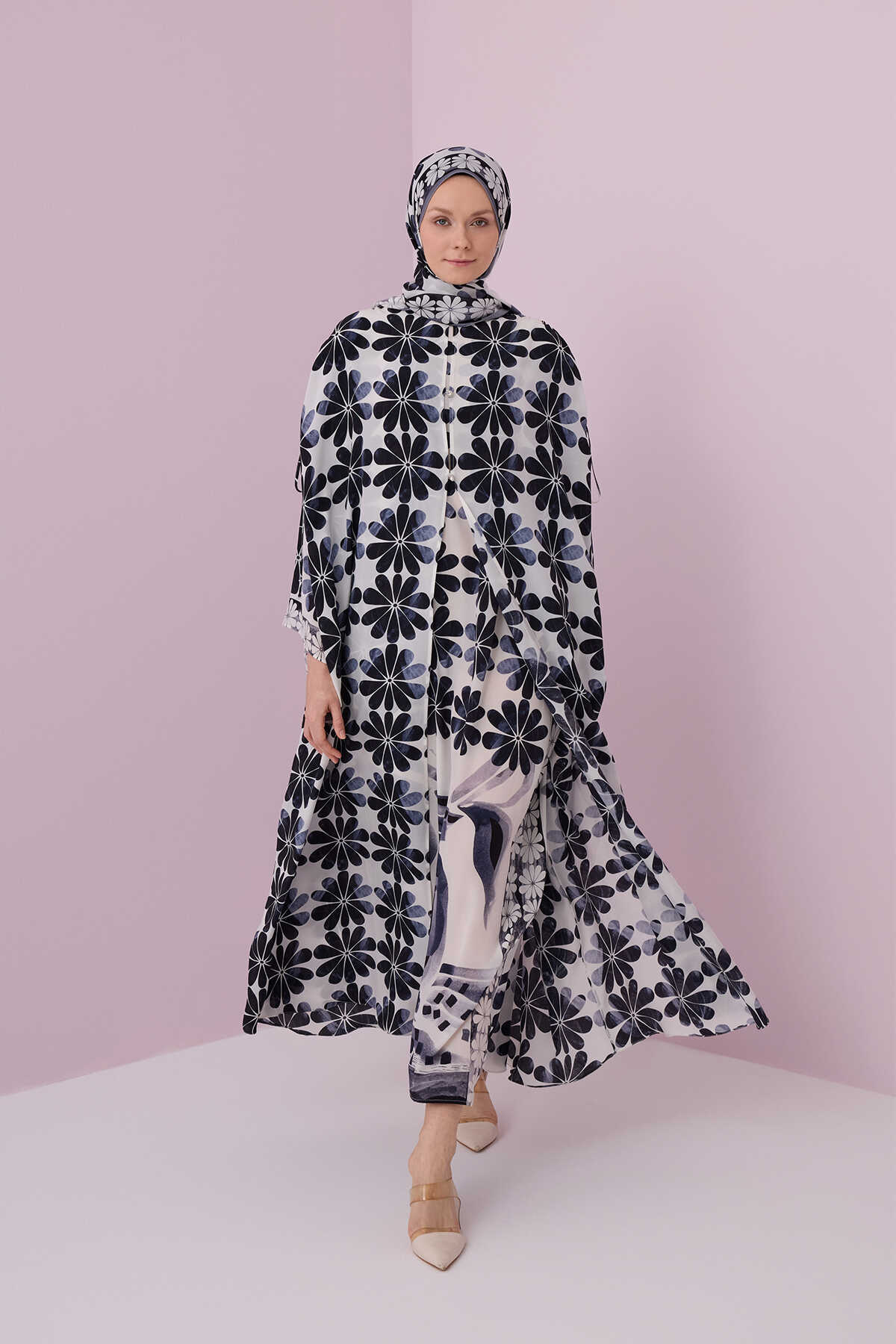 Çift Saksı Beyaz Krep İpek Abaya