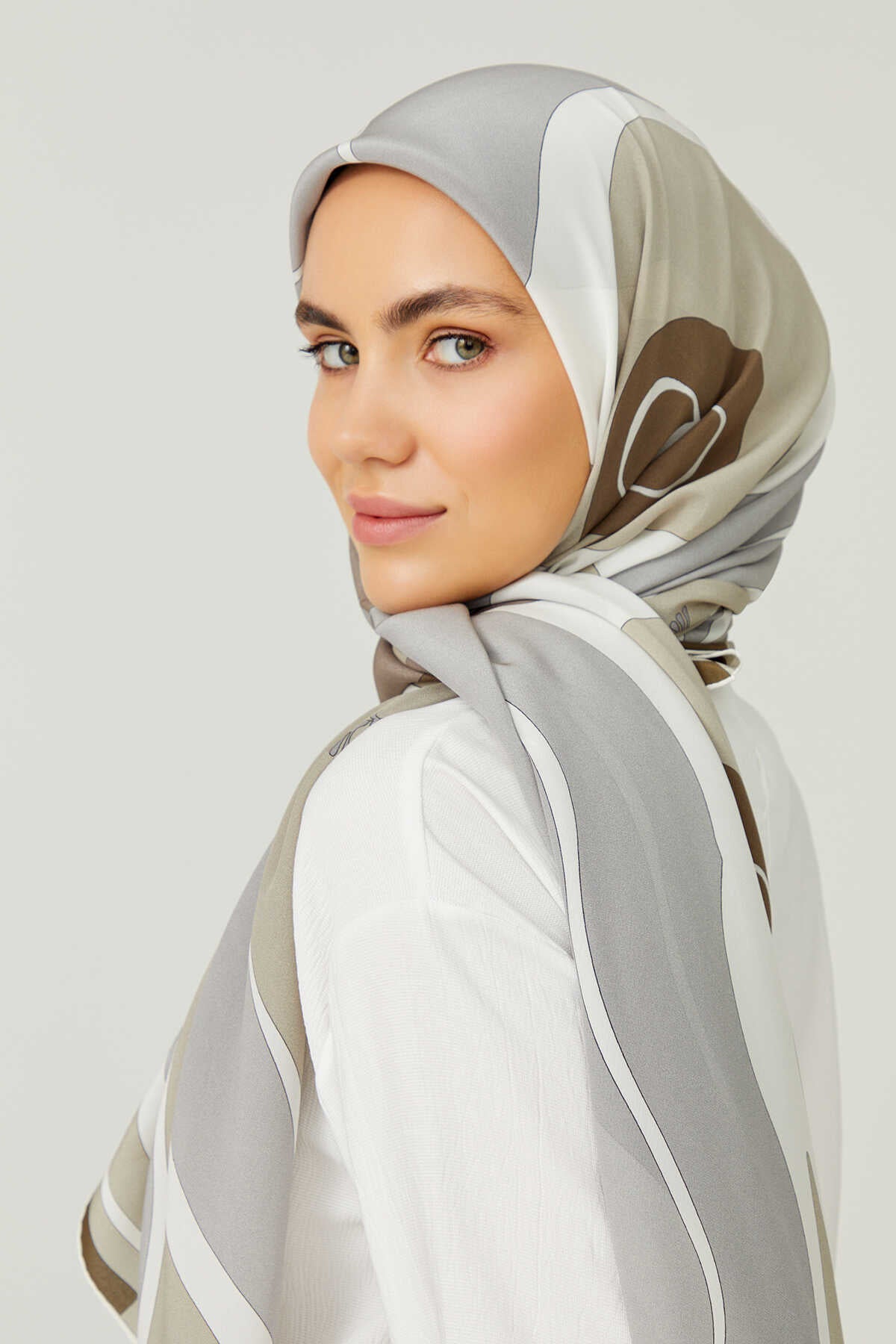 Çintemani Gri İpek Eşarp 140x140