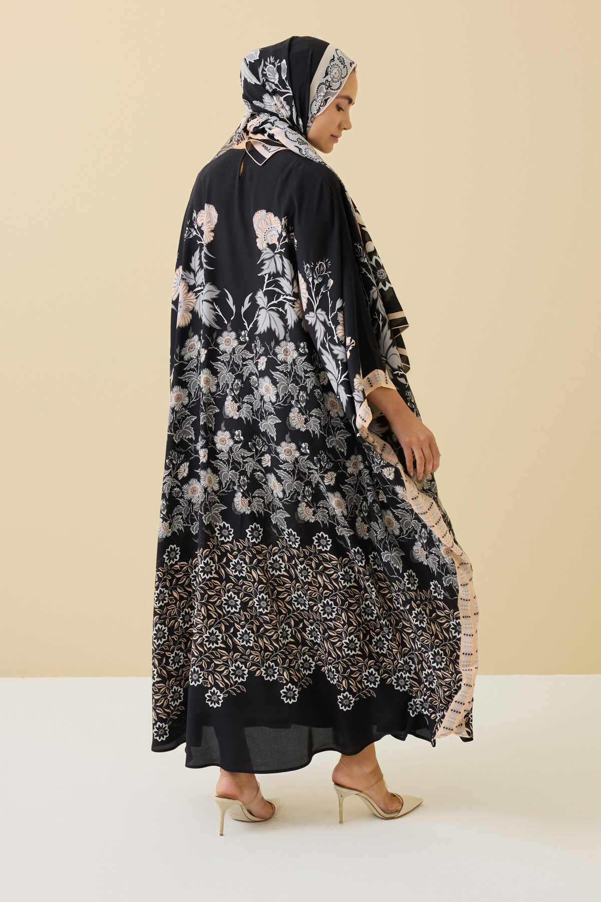 Çit Siyah İpek Kaftan