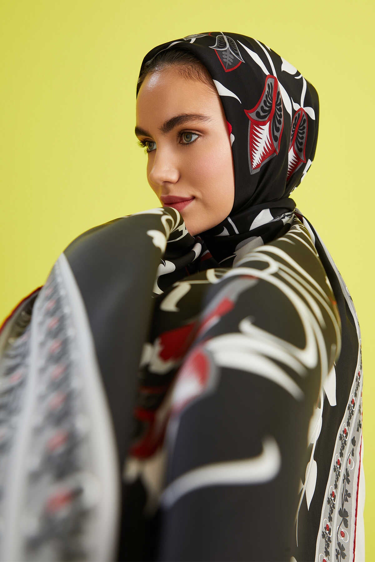 Çöl Sarmaşığı Siyah Krep İpek Şal 80x200