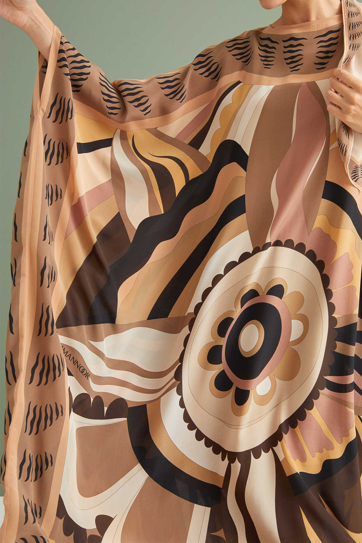 Dans Eden Çiçek Bej Krep İpek Kaftan