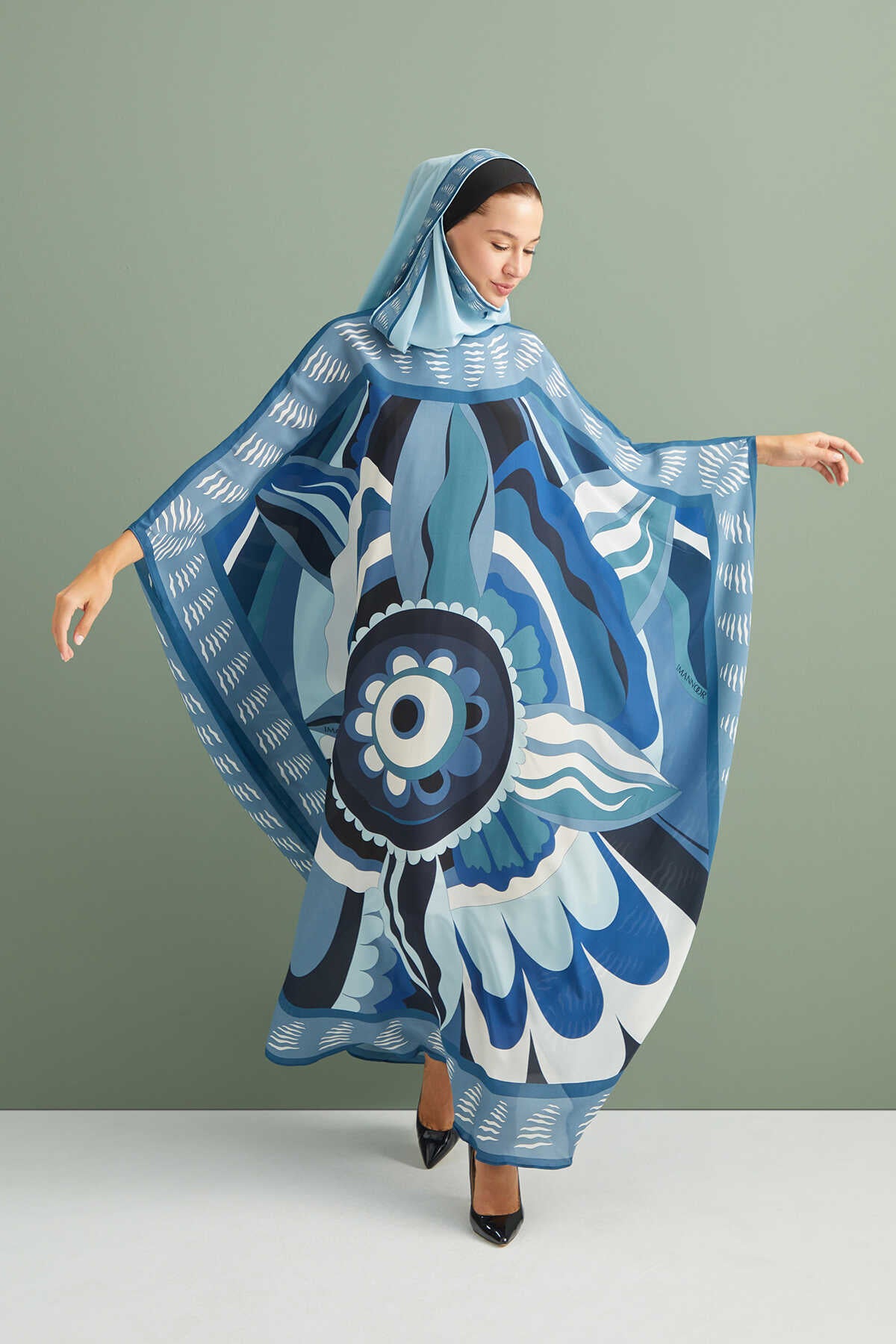 Dans Eden Çiçek Mavi Krep İpek Kaftan
