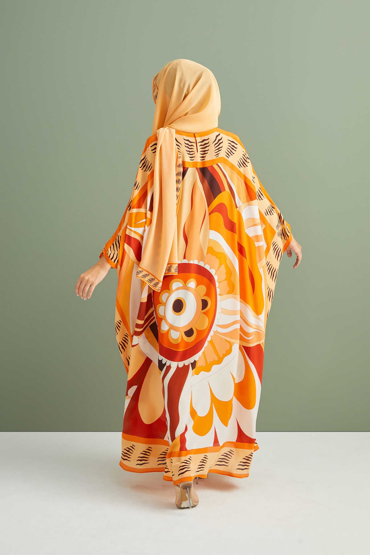 Dans Eden Çiçek Turuncu Krep İpek Kaftan