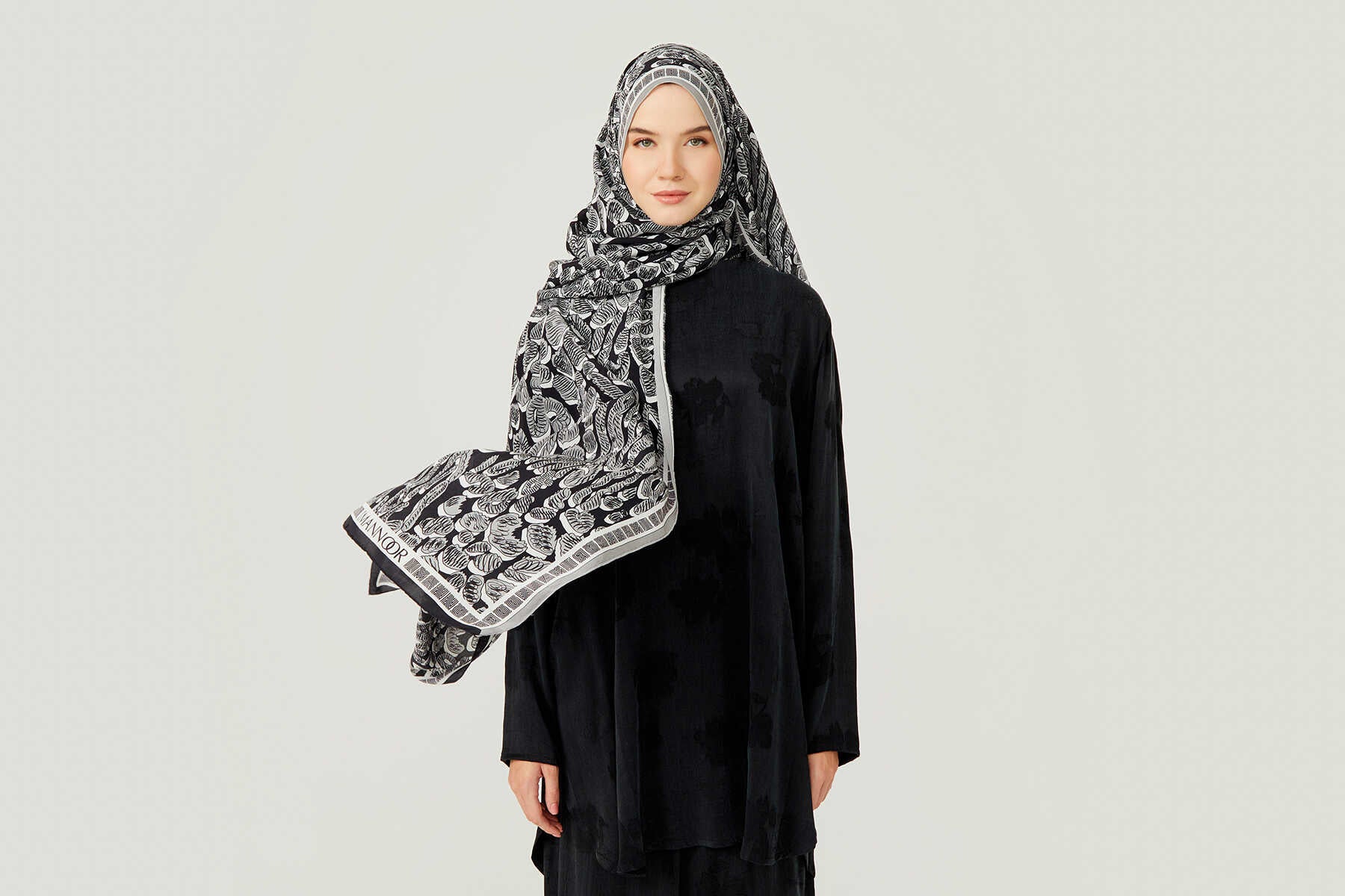 Doğunun Leoparı Siyah İpek Şal 80x200