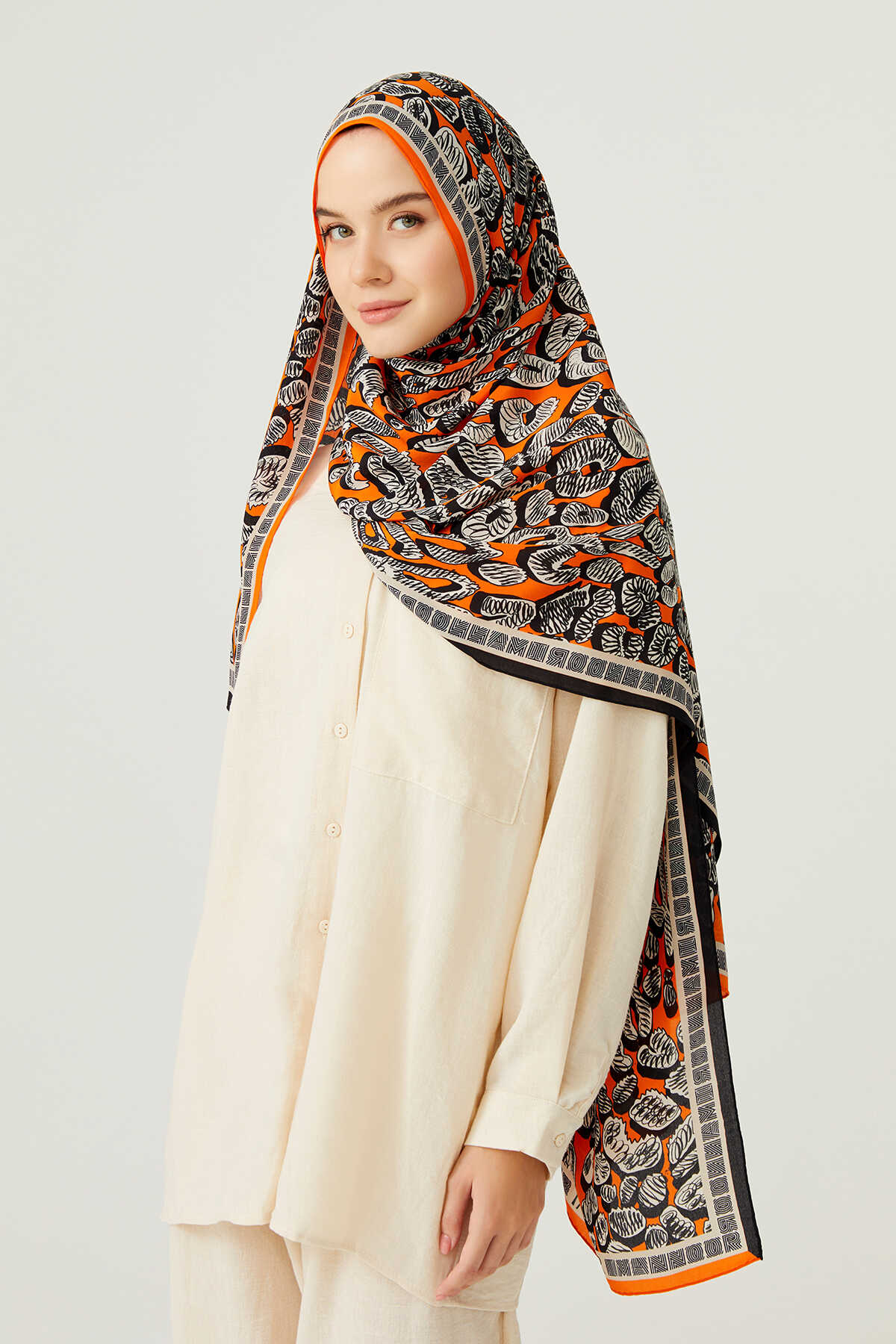 Doğunun Leoparı Turuncu İpek Şal 80x200