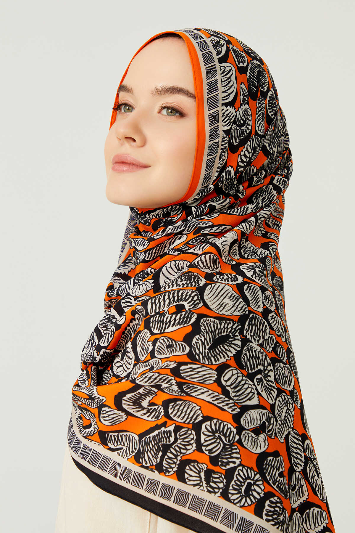Doğunun Leoparı Turuncu İpek Şal 80x200