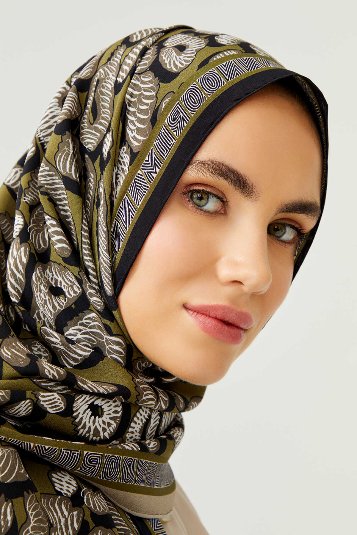 Doğunun Leoparı Yeşil İpek Şal 80x200