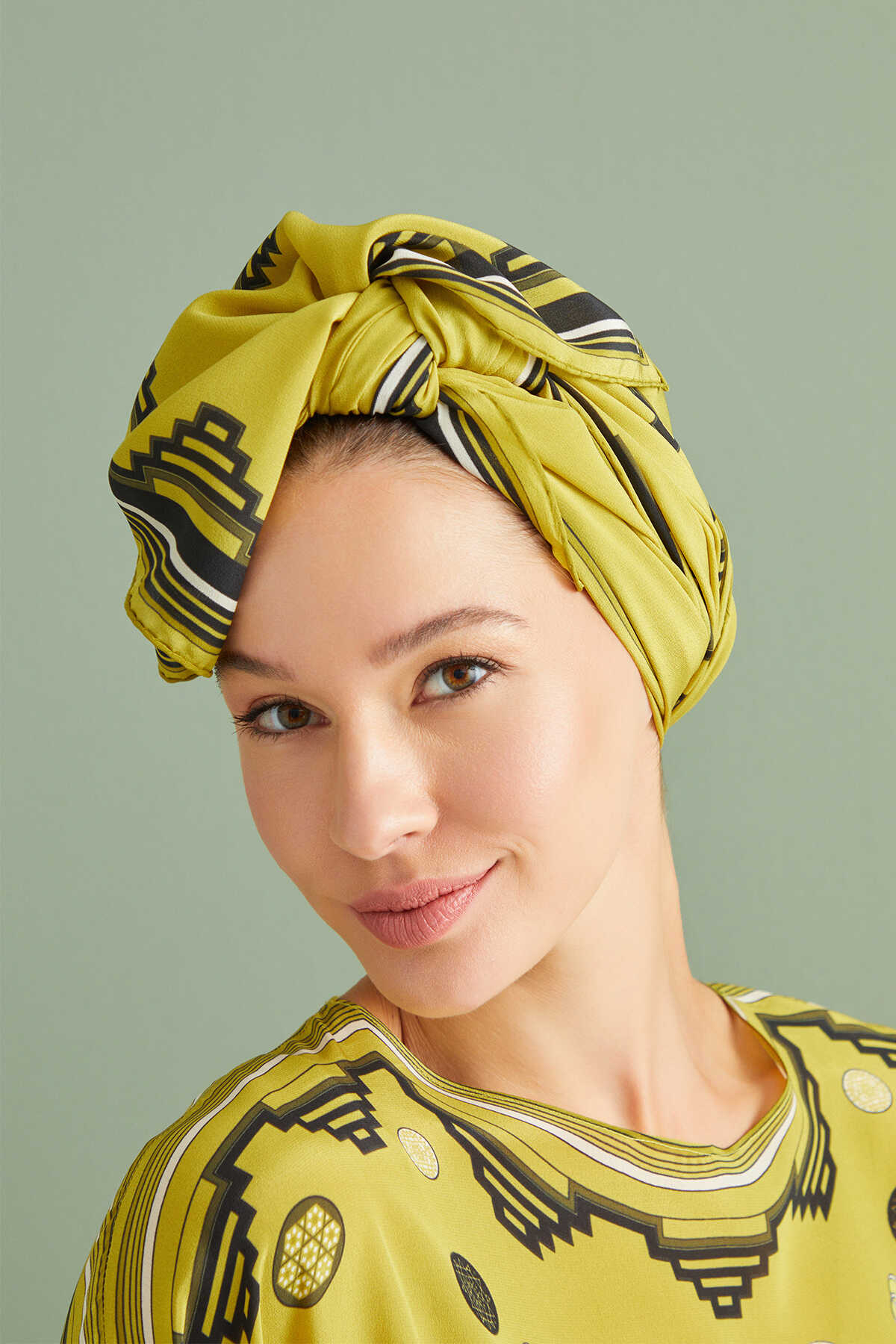 Esen Yolu Sarı Krep İpek Kaftan Şalı 70x210