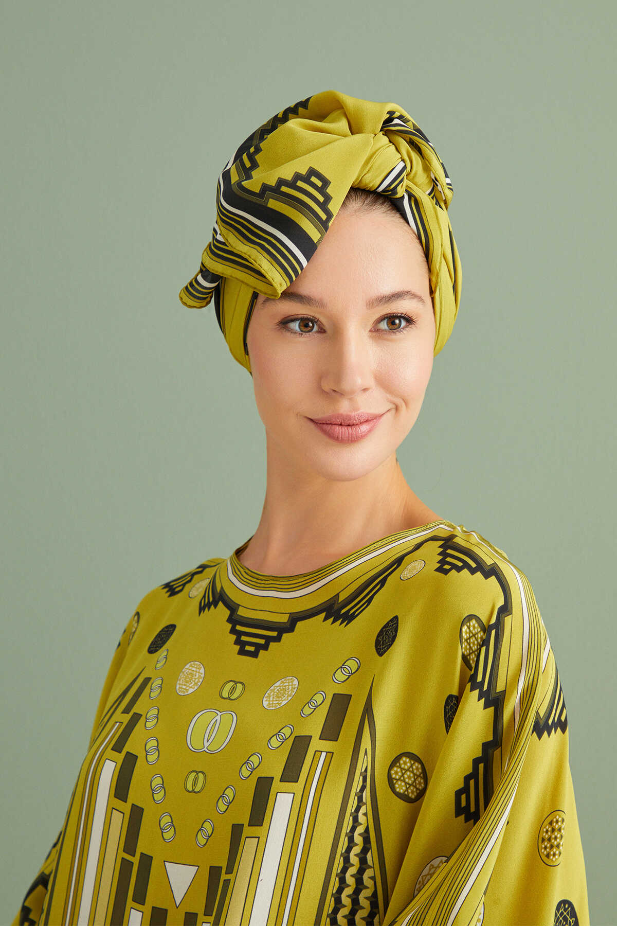 Esen Yolu Sarı Krep İpek Kaftan Şalı 70x210