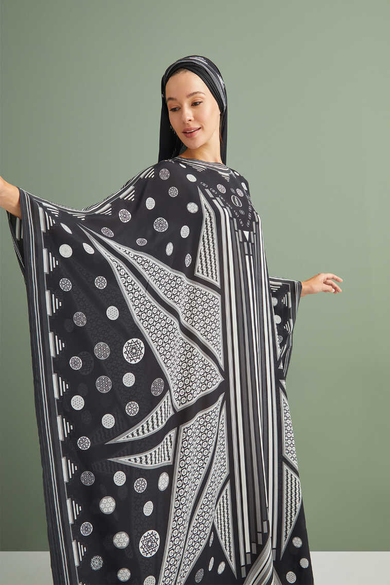 Esen Yolu Siyah İpek Kaftan
