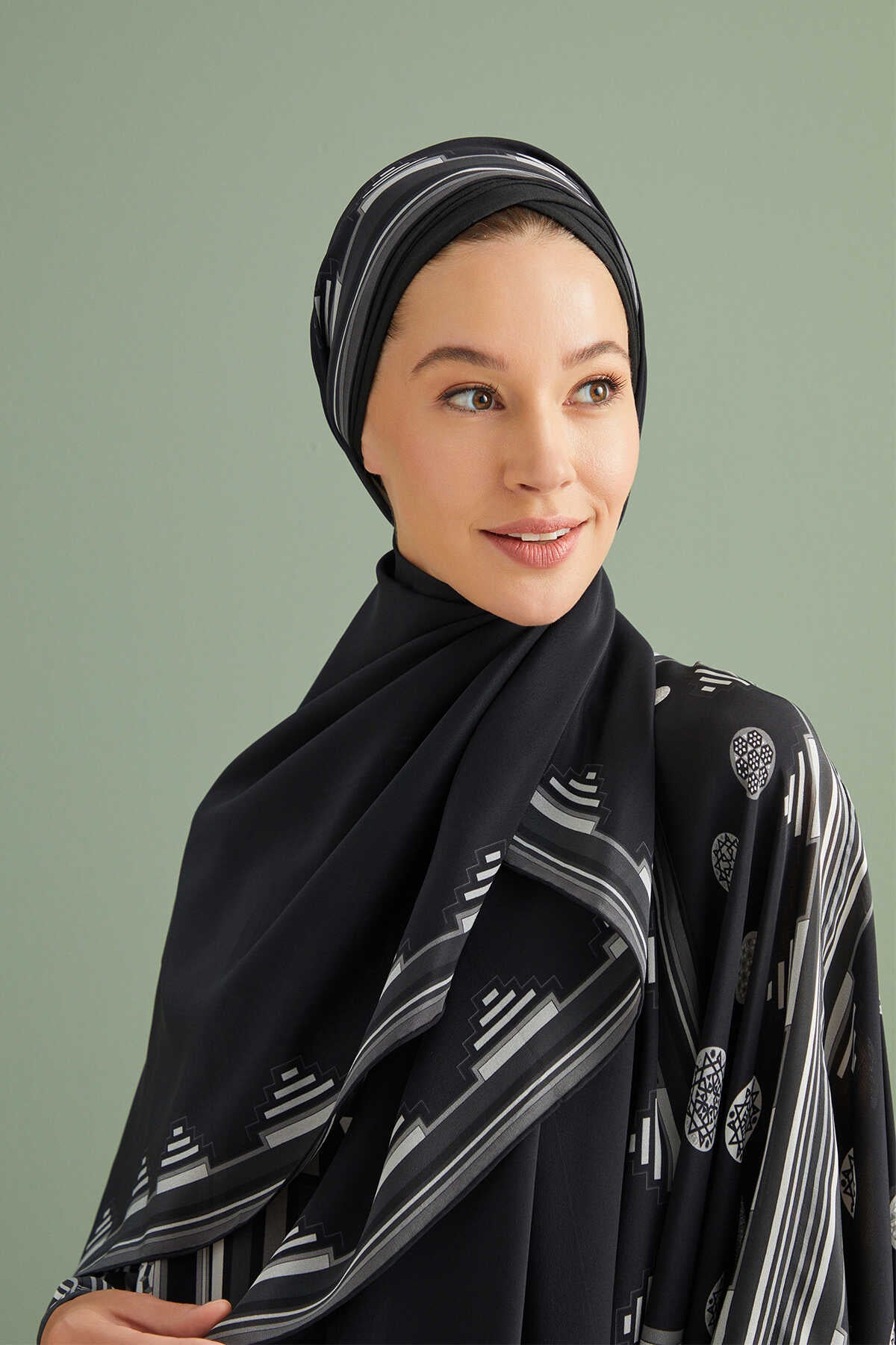 Esen Yolu Siyah Krep İpek Kaftan Şalı 70x210