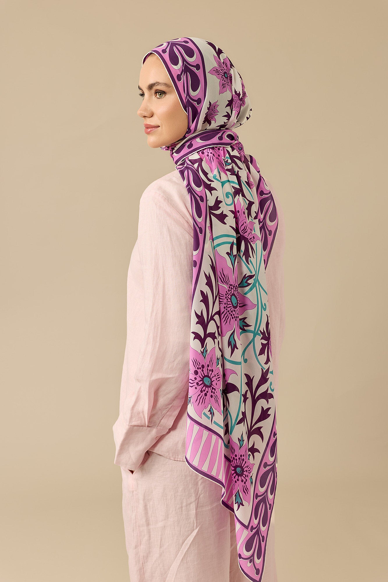 Garp Çiçeği Pembe Krep İpek Kaftan Şalı 70x210