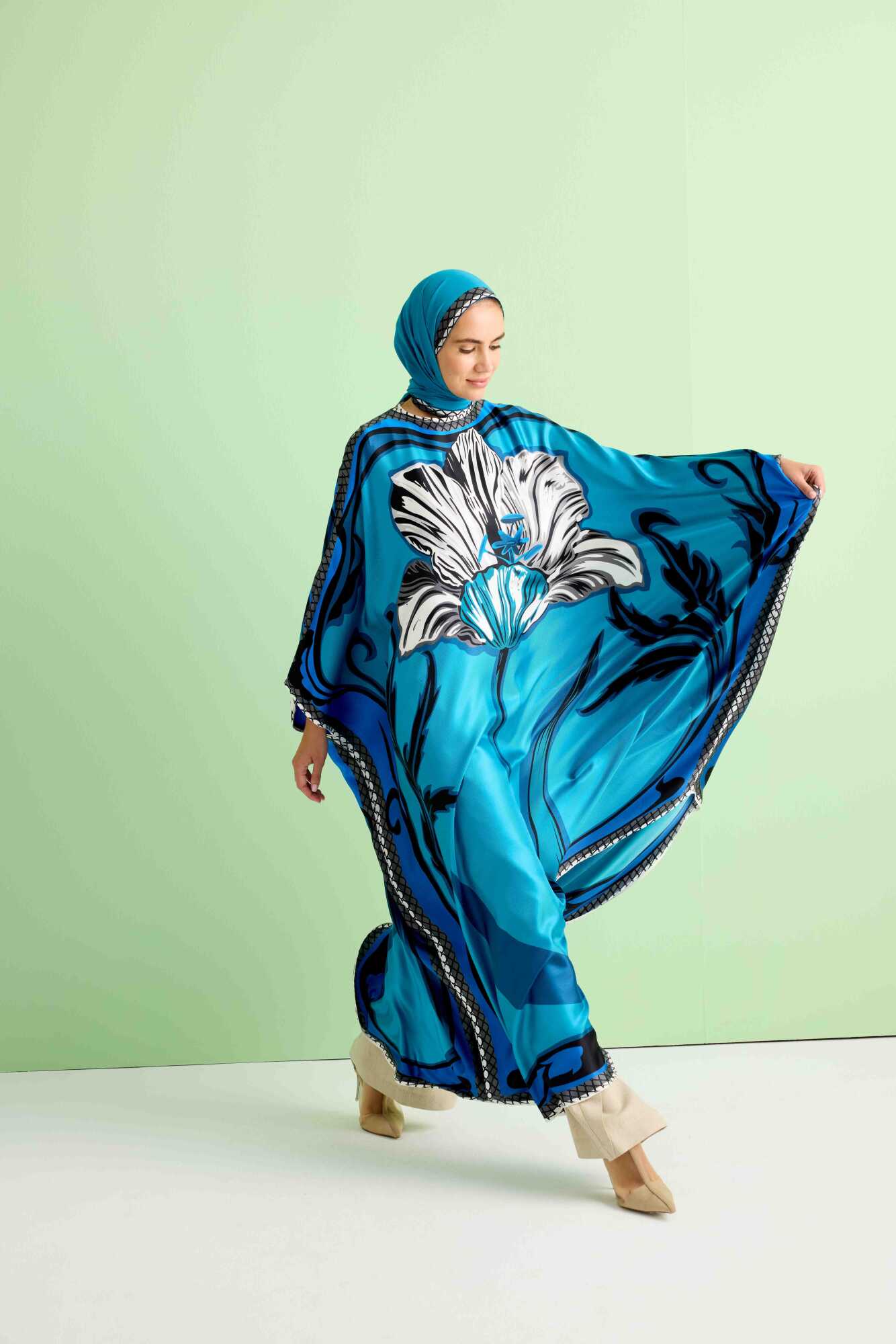 Gece Çiçeği Mavi İpek Kaftan