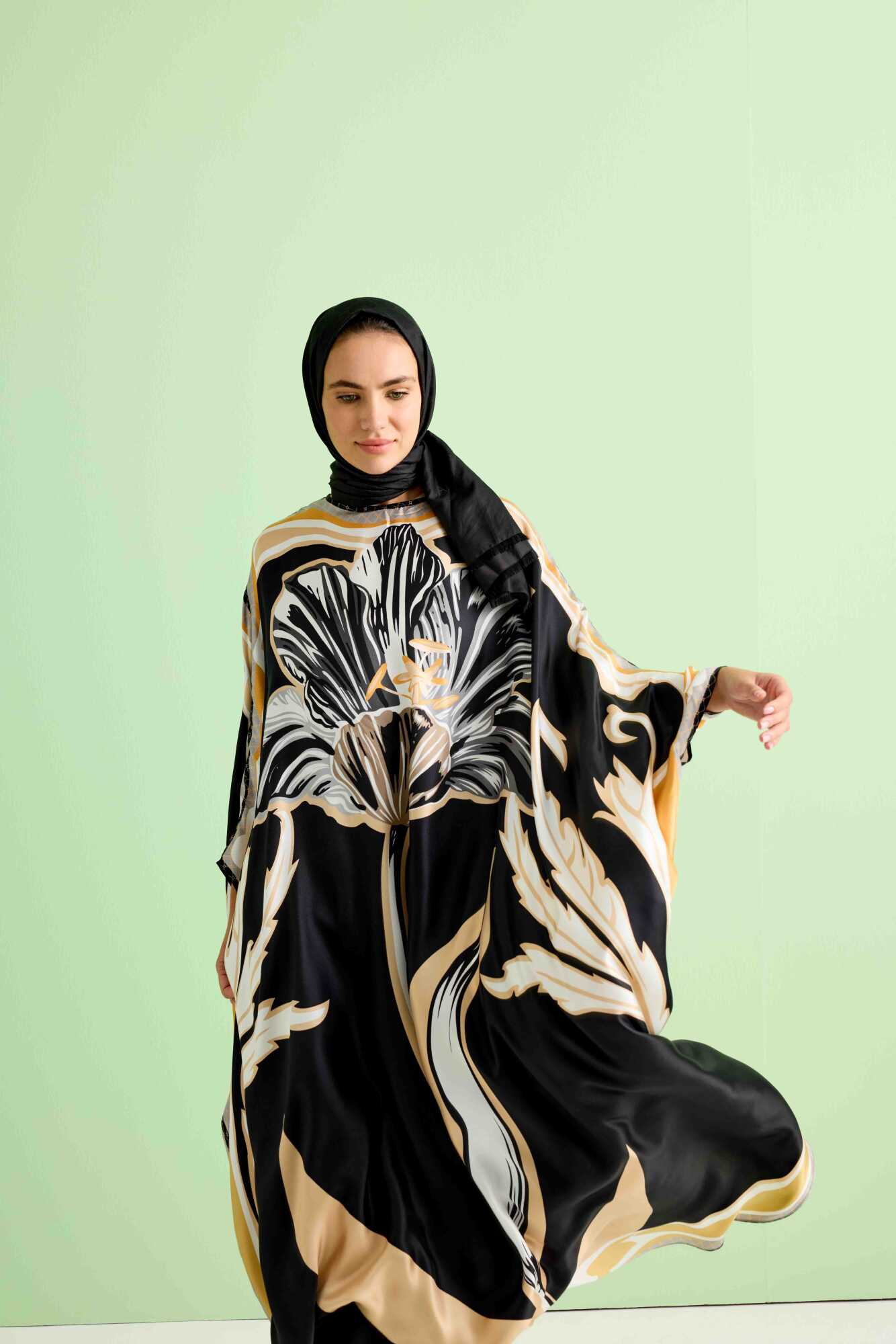 Gece Çiçeği Siyah/Altın İpek Kaftan