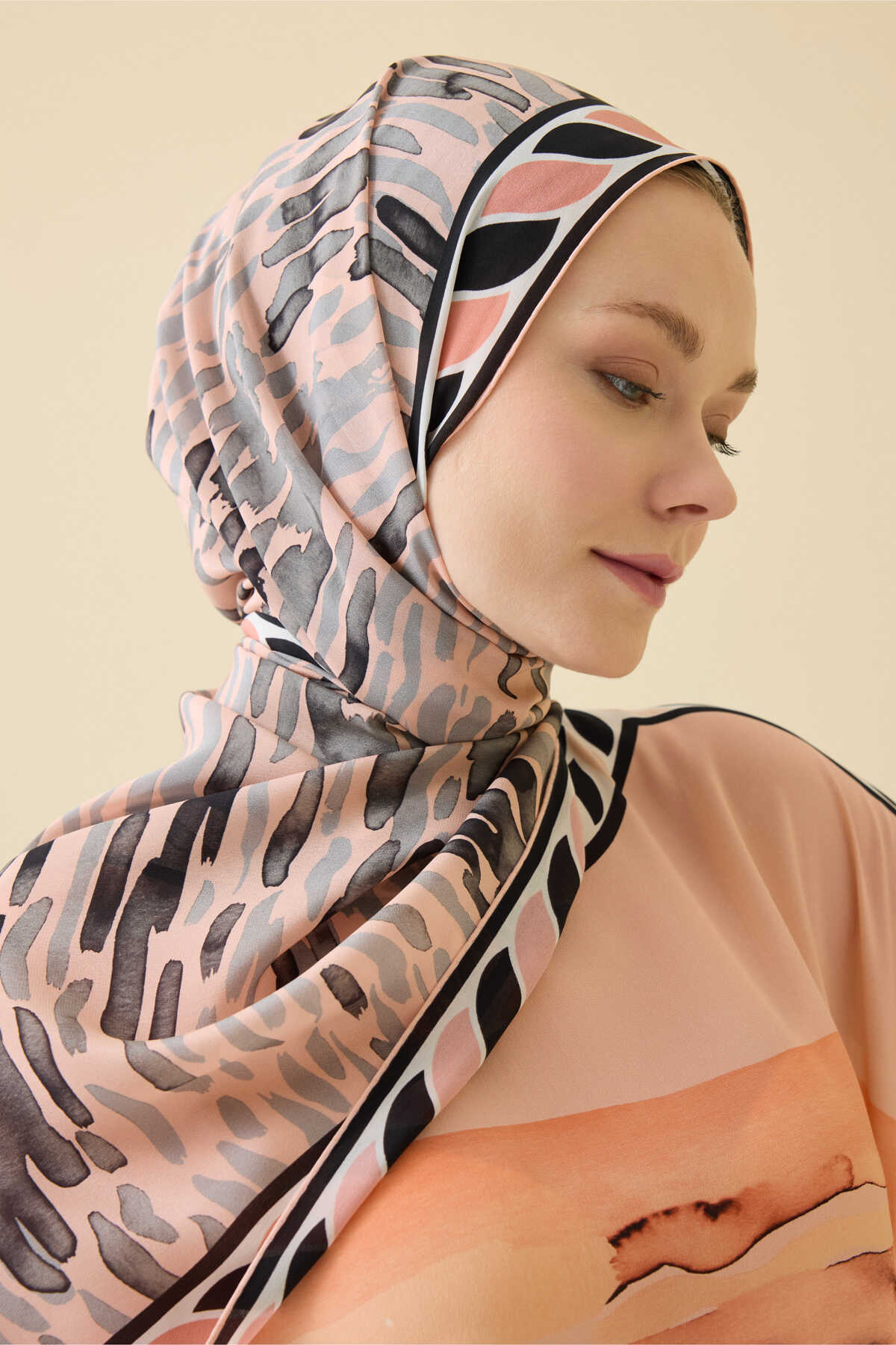 Göl Kenarı Somon Krep İpek Kaftan Şal 70x210