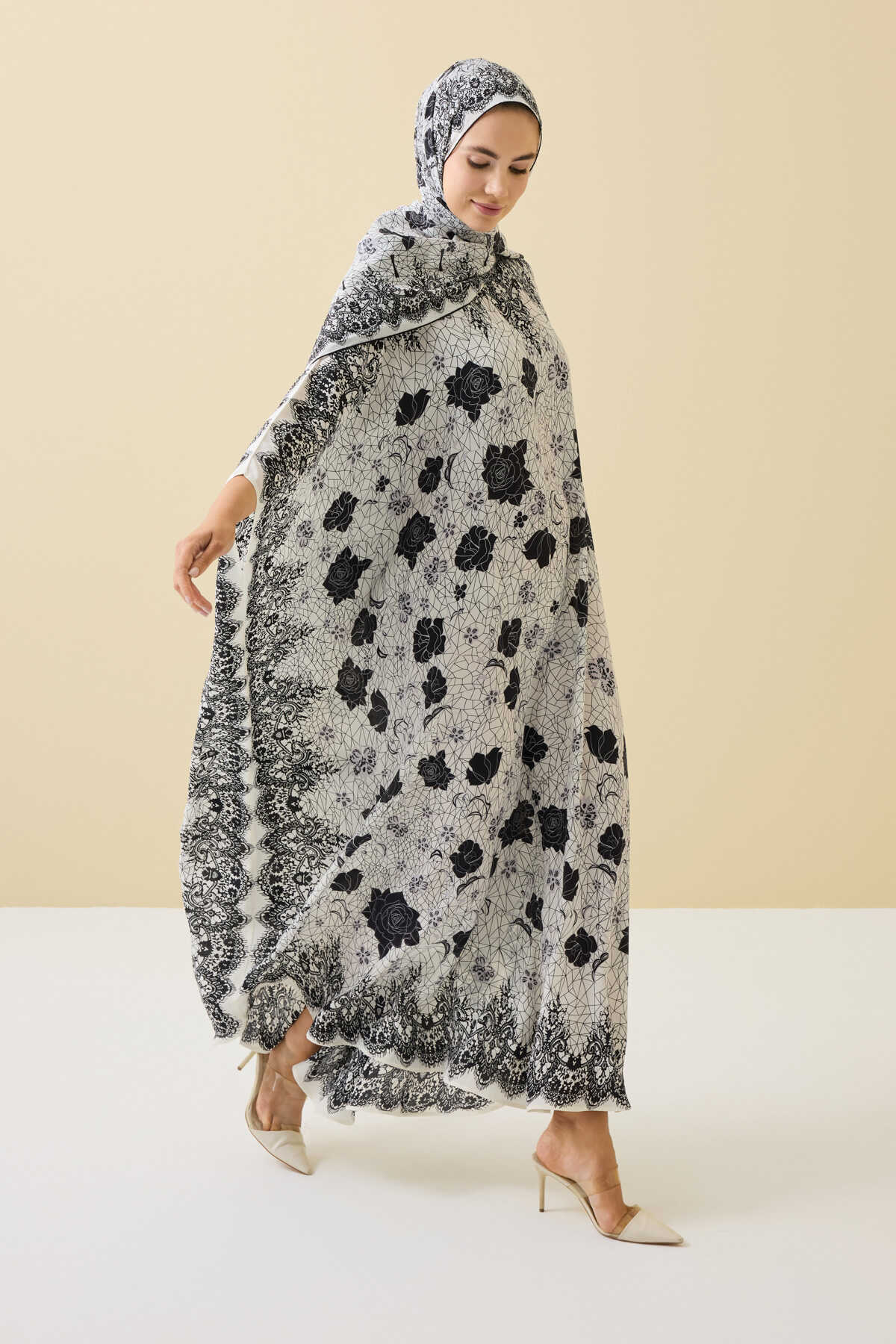 Gül Dantel Beyaz Krep İpek Kaftan