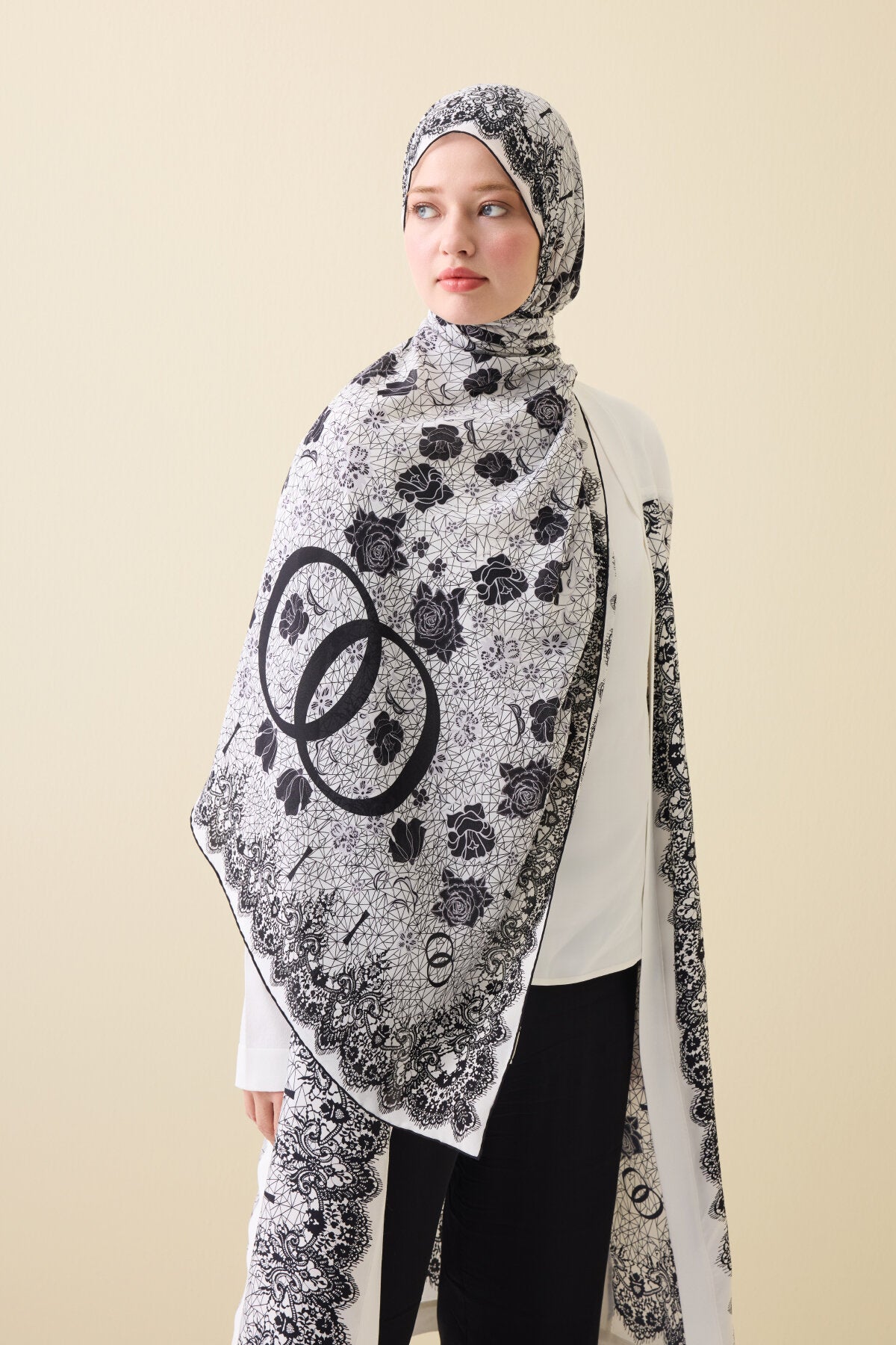 Gül Dantel Beyaz Krep İpek Kaftan Şal 70x210