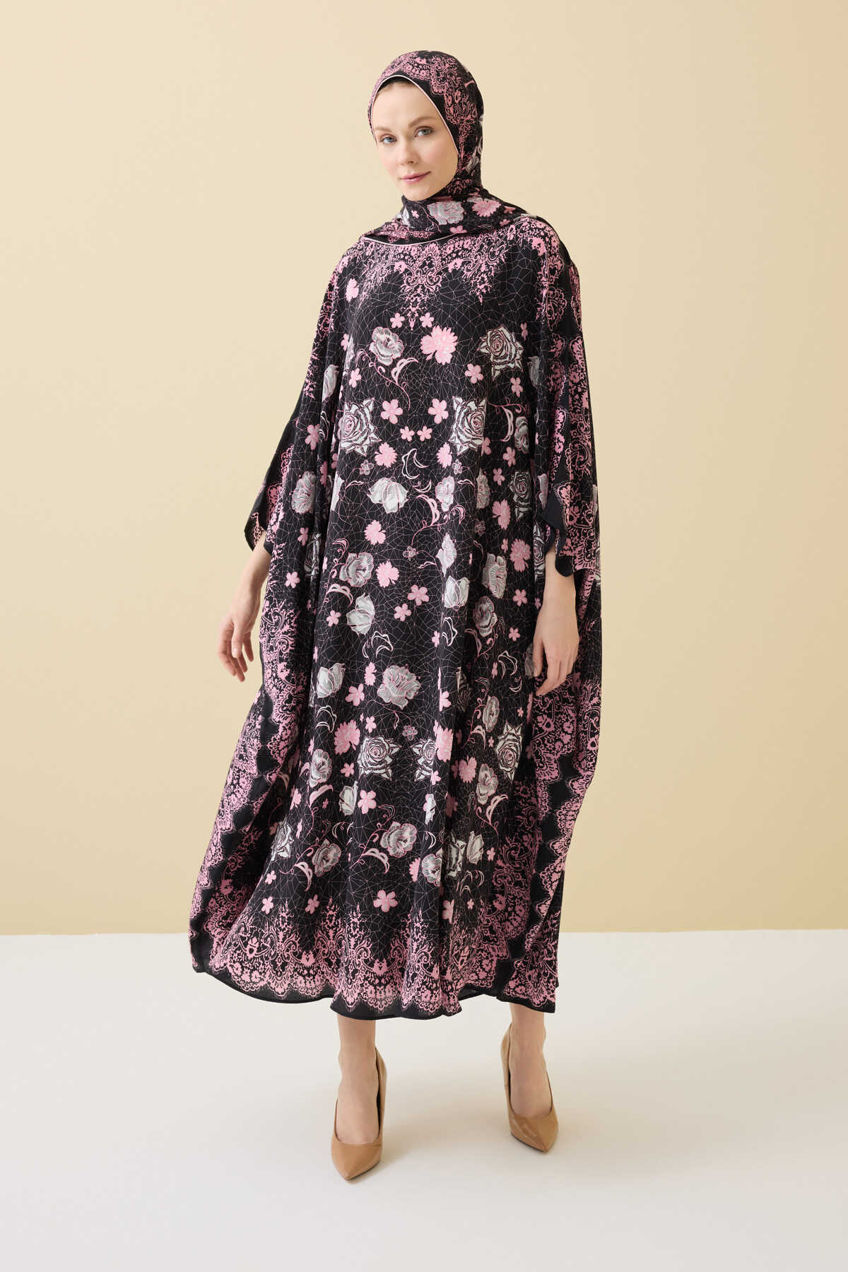 Gül Dantel Siyah Krep İpek Kaftan