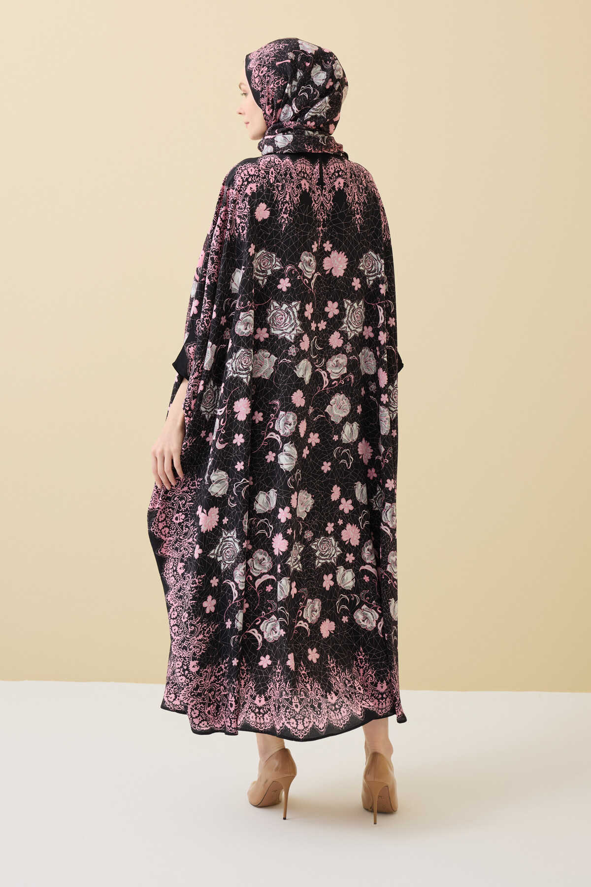Gül Dantel Siyah Krep İpek Kaftan