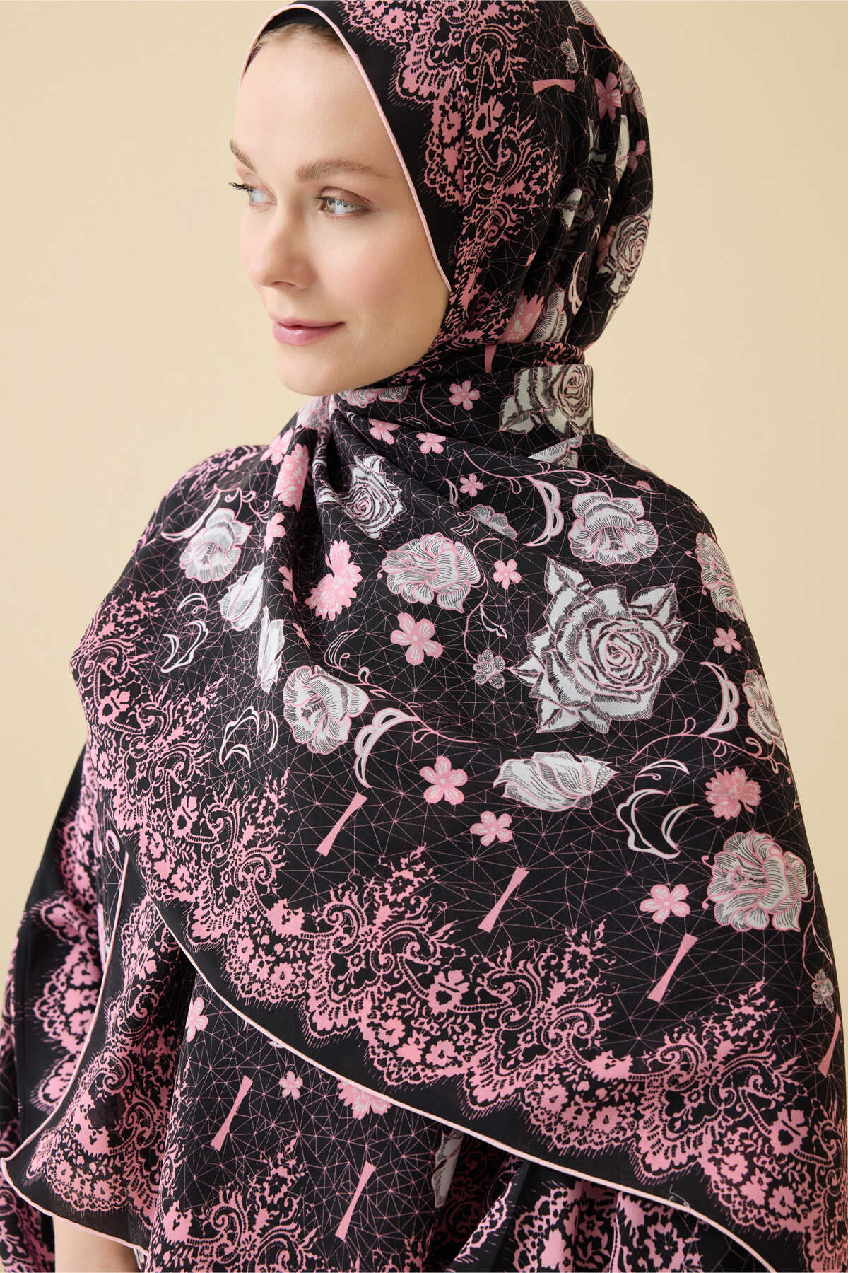 Gül Dantel Siyah Krep İpek Kaftan Şal 70x210