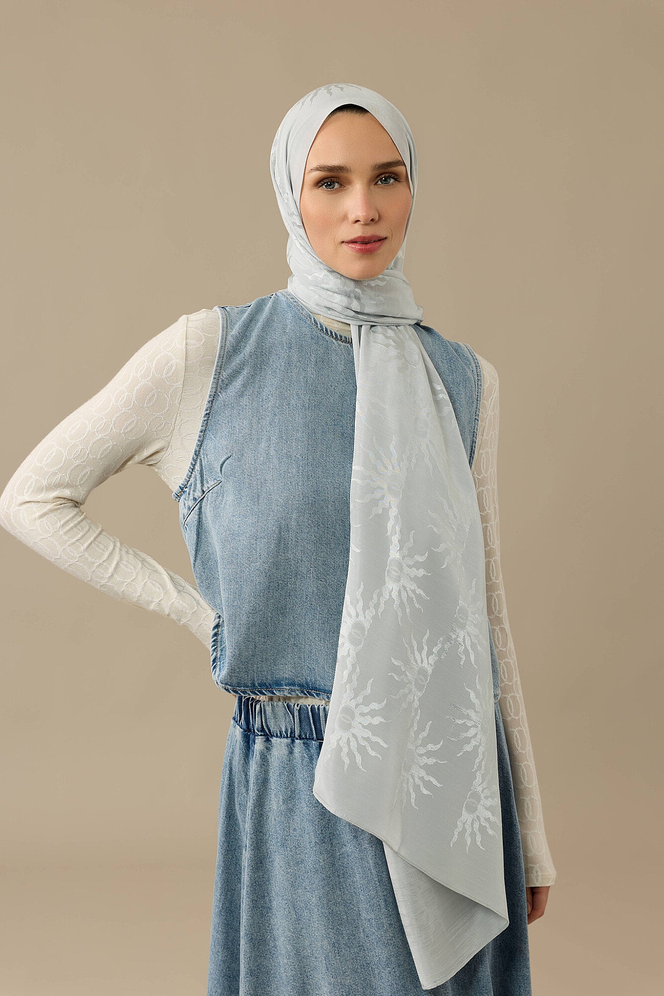 Güneş Doğarken Gümüş Shiny Jakar Şal 70x200