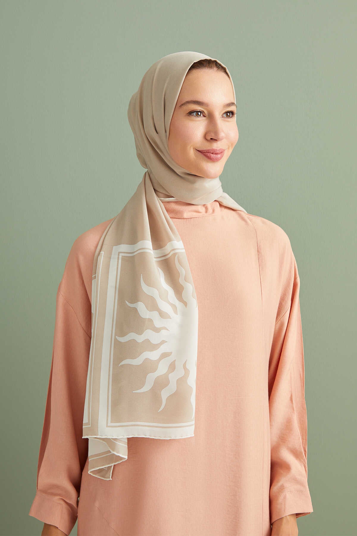Güneş Kare Bej Krep İpek Kaftan Şalı 70x210