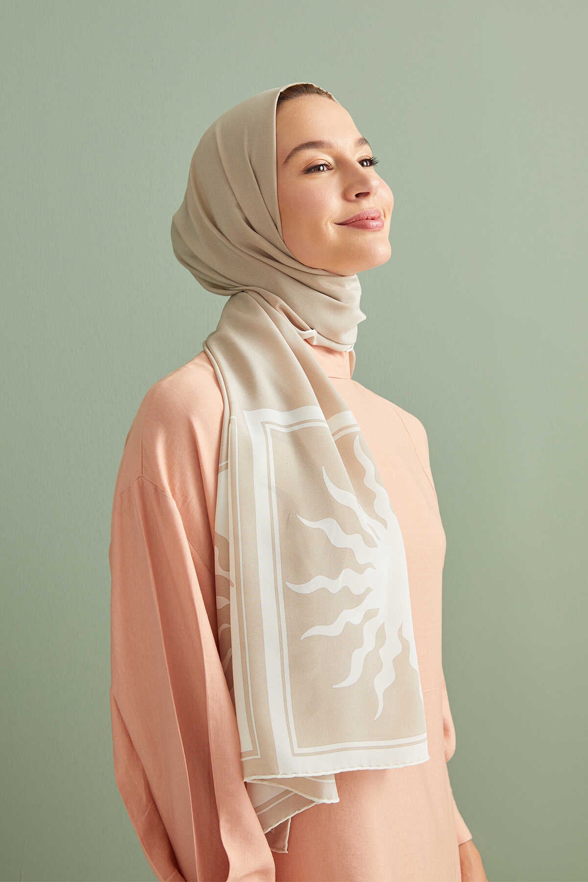 Güneş Kare Bej Krep İpek Kaftan Şalı 70x210