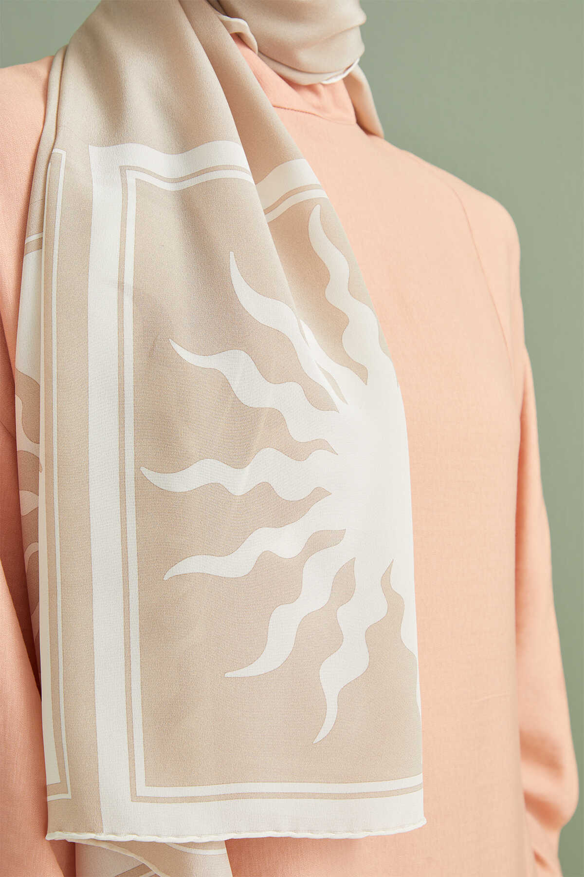 Güneş Kare Bej Krep İpek Kaftan Şalı 70x210