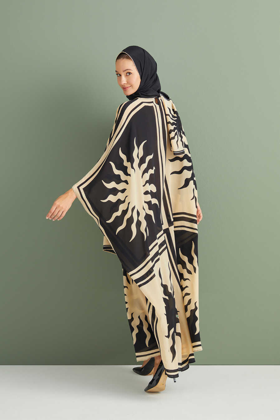 Güneş Kare Siyah İpek Kaftan