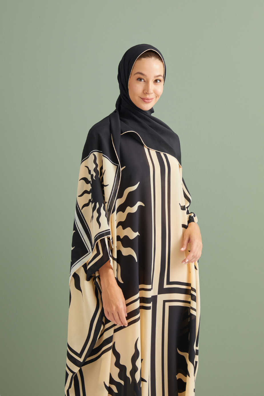 Güneş Kare Siyah İpek Kaftan
