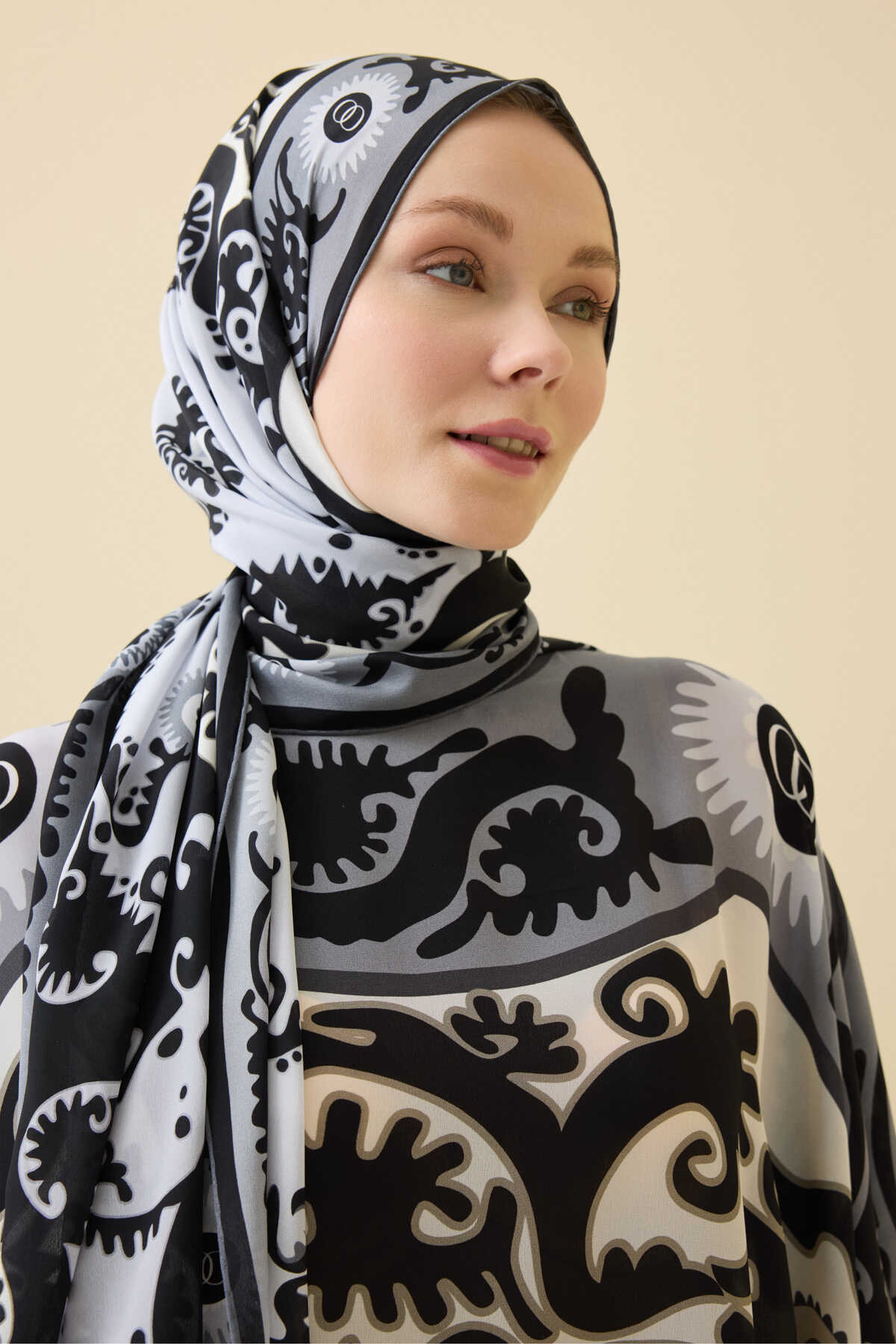 Hayat Siyah Krep İpek Kaftan Şal 70x210