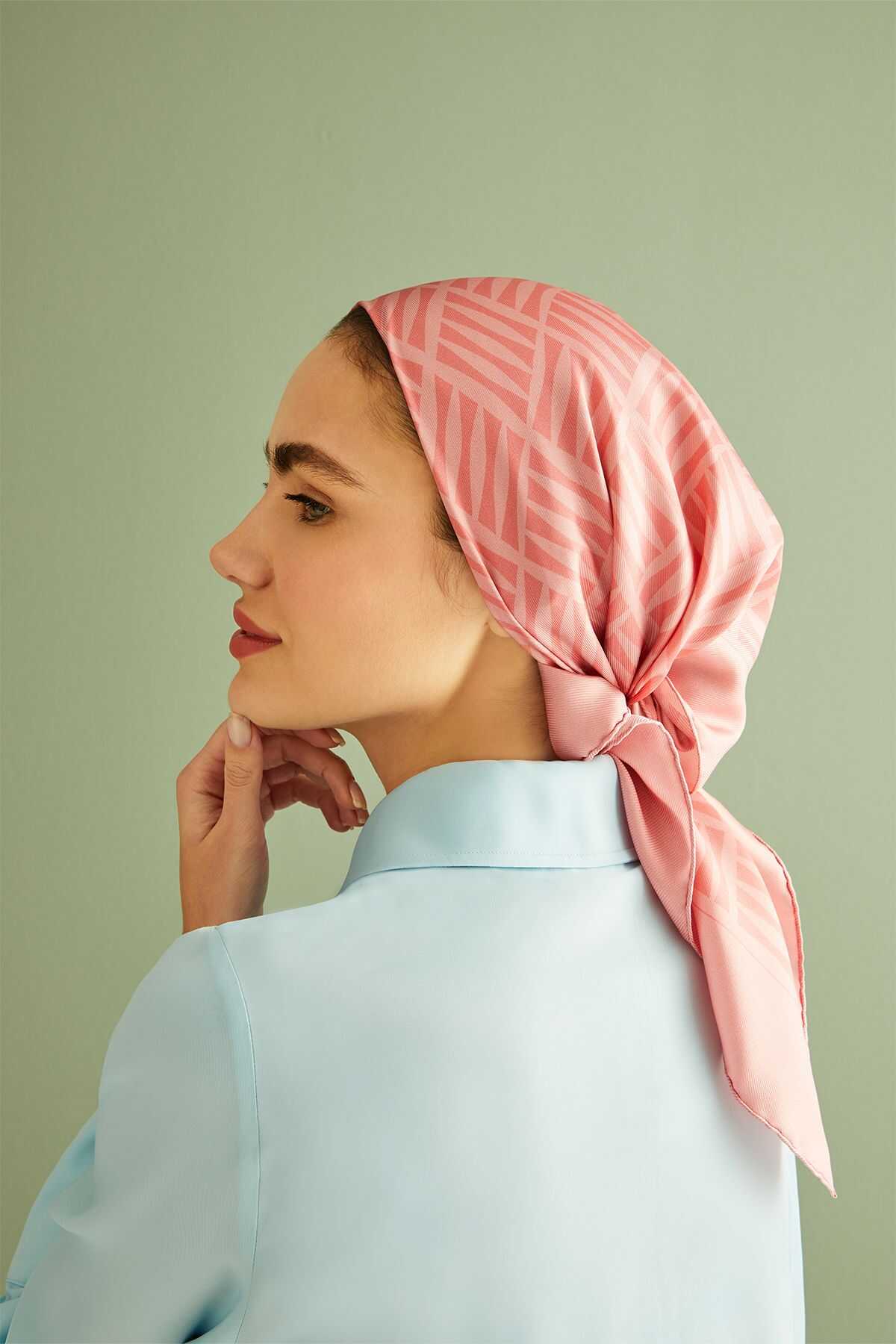 Iman Kare Pembe Tivil İpek Eşarp 90x90