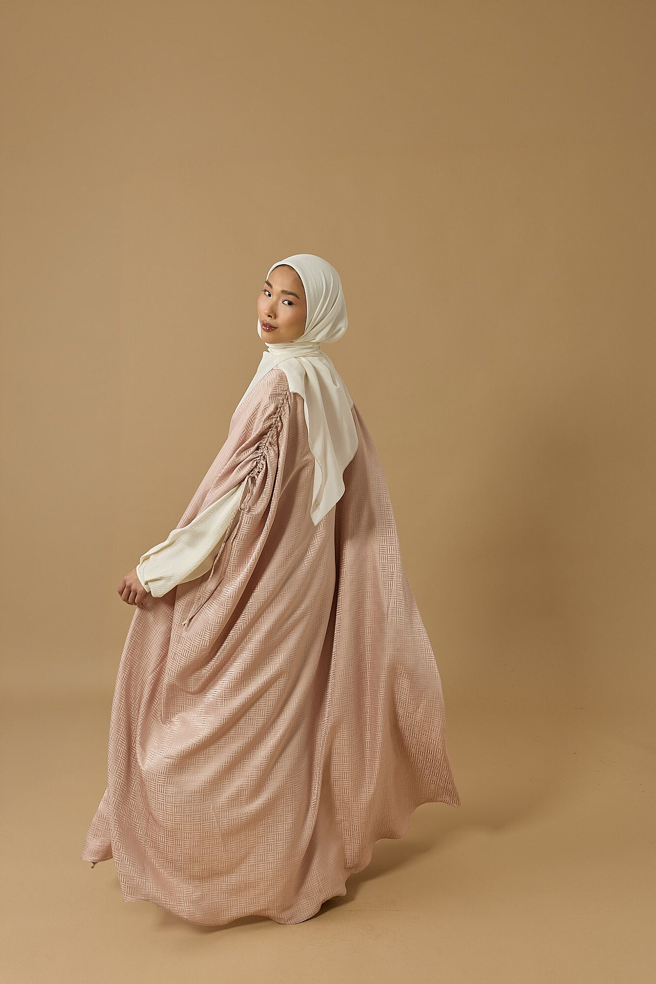 İman Kare Pudra İpek Abaya