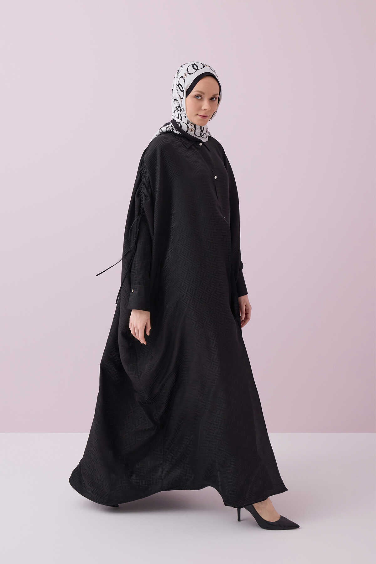 İman Kare Siyah İpek Abaya