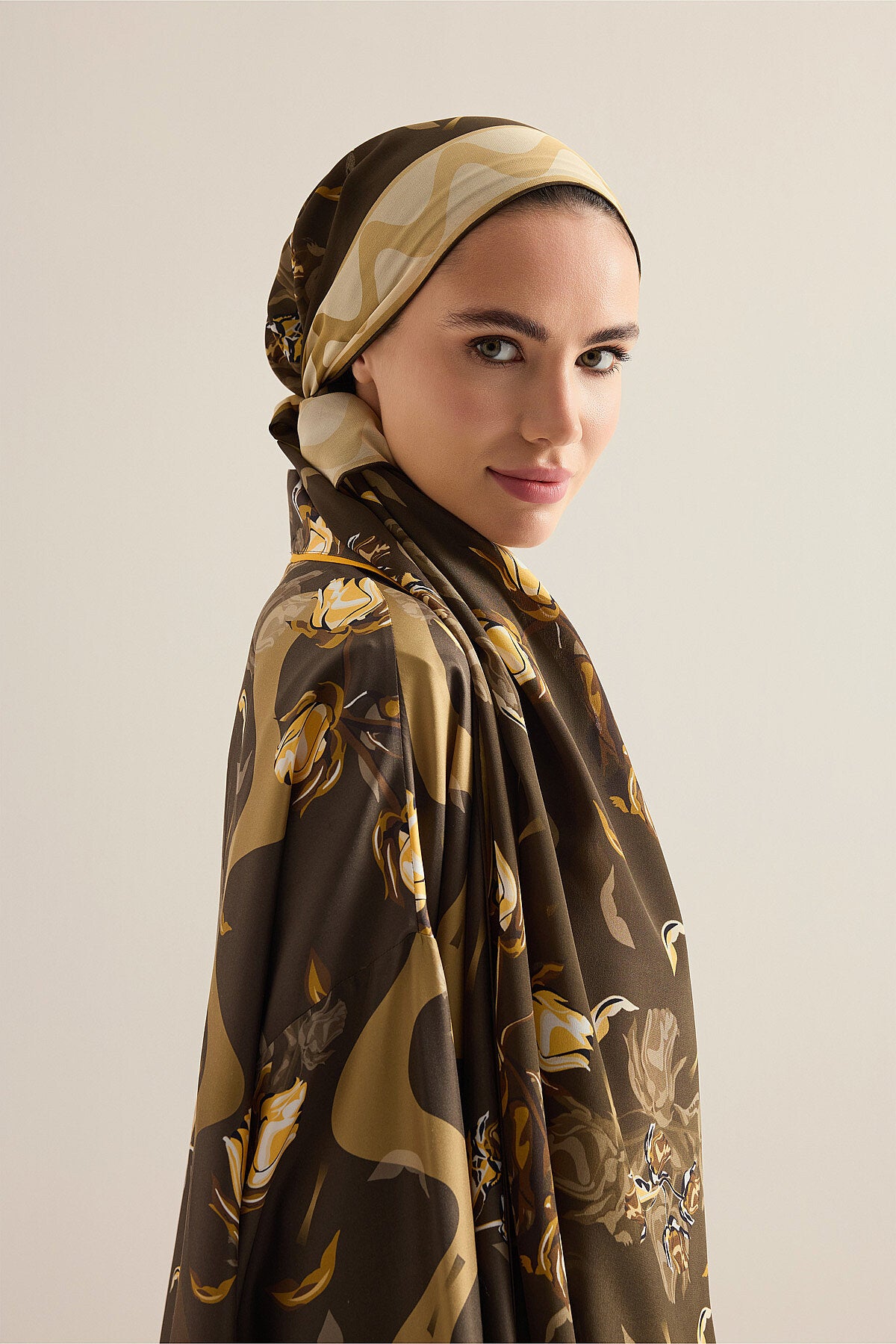 İman'ın Gülü Kahverengi Krep İpek Kimono Şalı 70x210