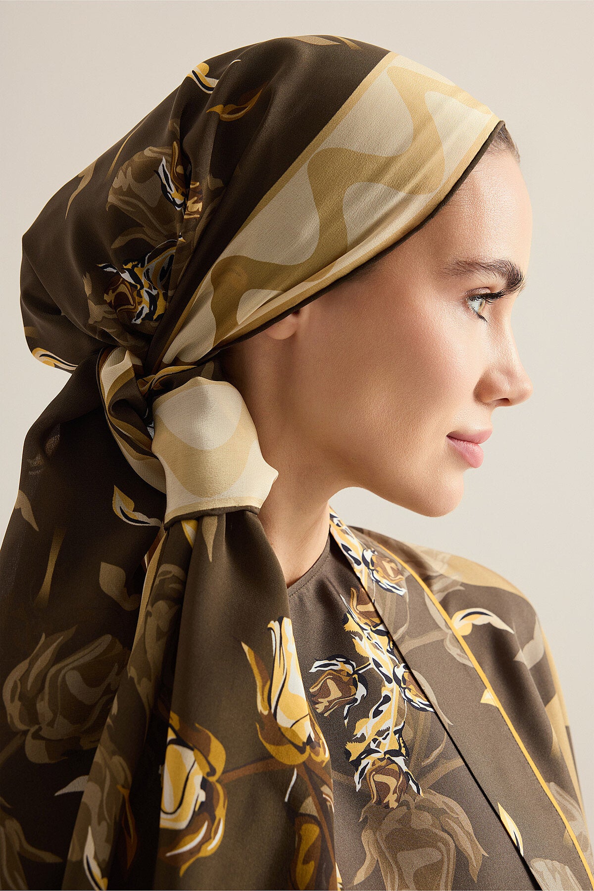 İman'ın Gülü Kahverengi Krep İpek Kimono Şalı 70x210