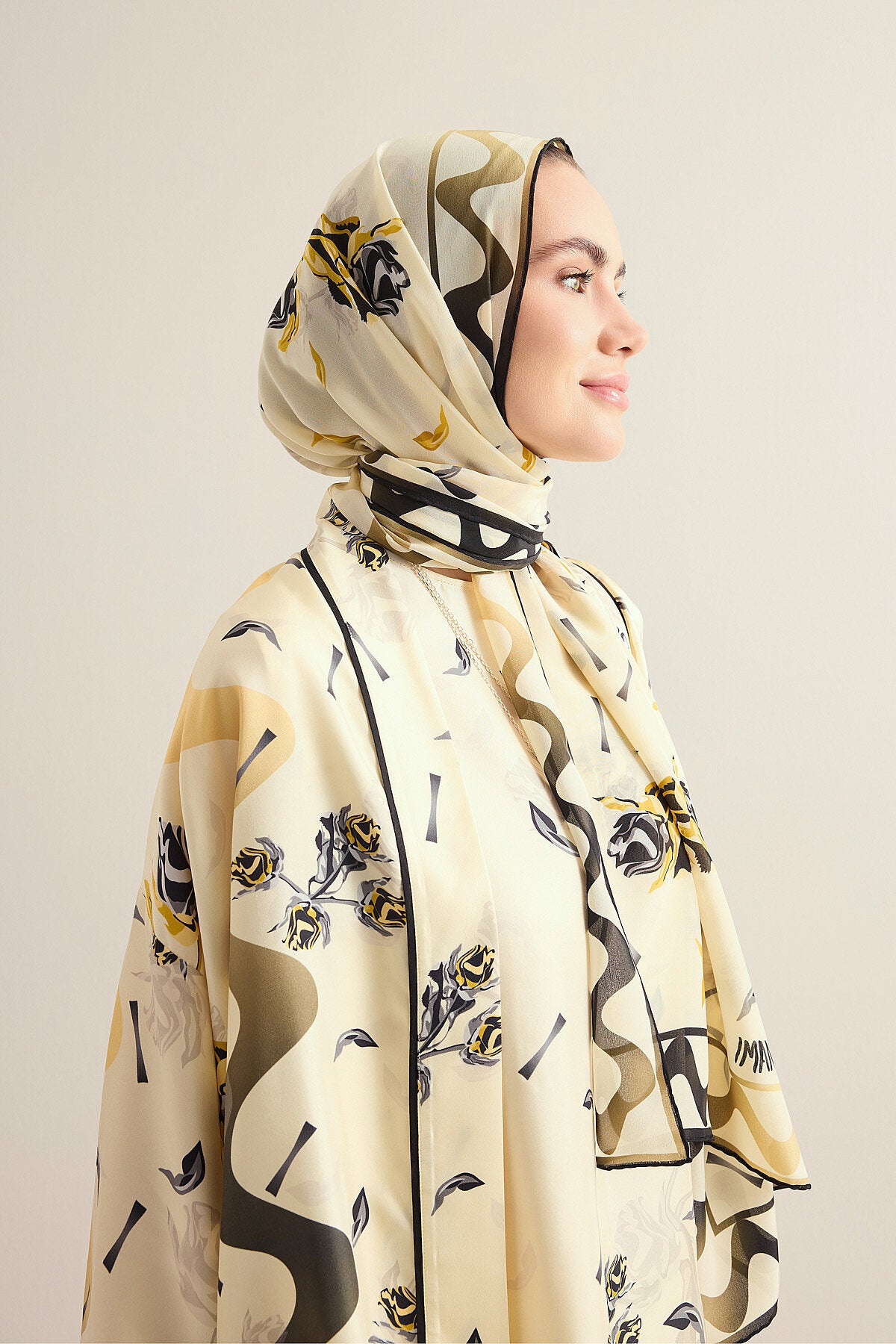 İman'ın Gülü Krem Krep İpek Kimono Şalı 70x210