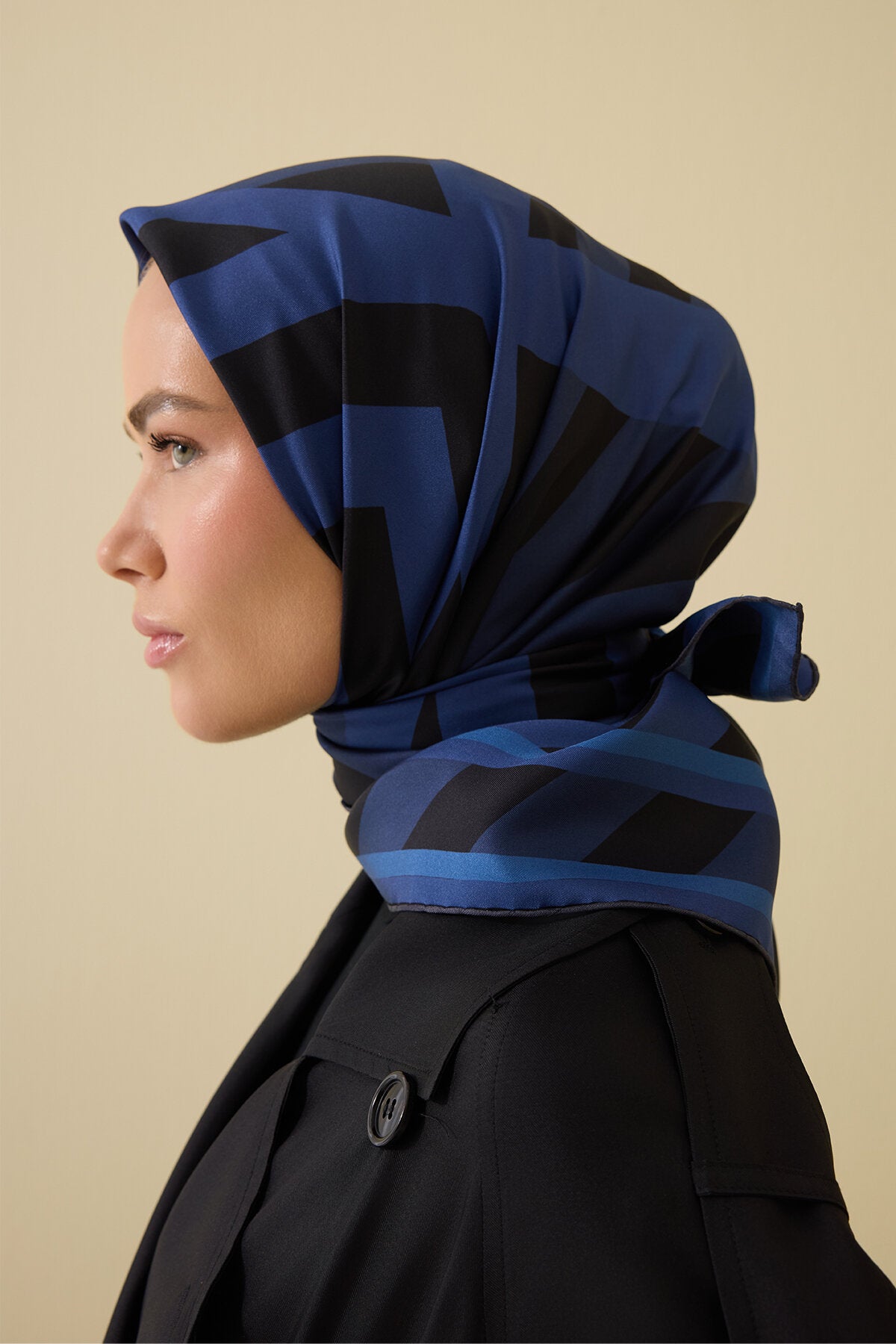 Çizgi Noor Lacivert Tivil İpek Eşarp 90x90