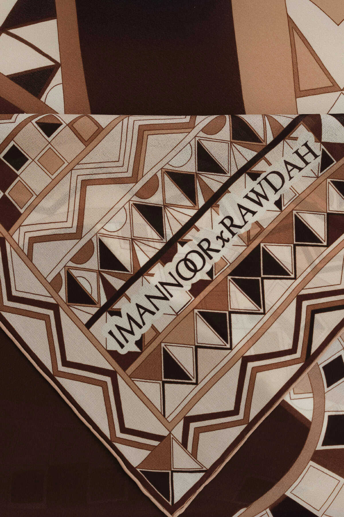 İmannoor x Rawdah Ahtapot Kahverengi İpek Büyük Eşarp 110x110