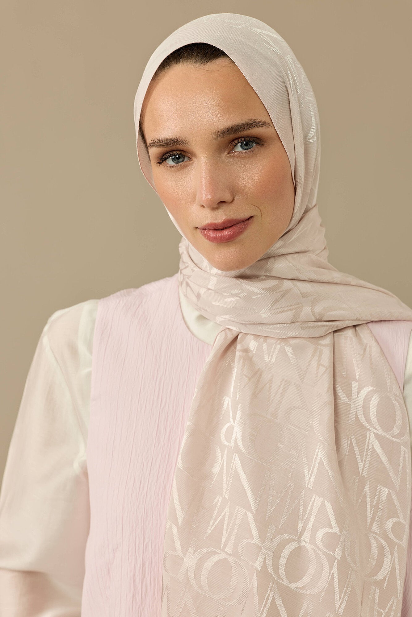 Monogram İmza Krem Shiny Jakar Şal 70x200