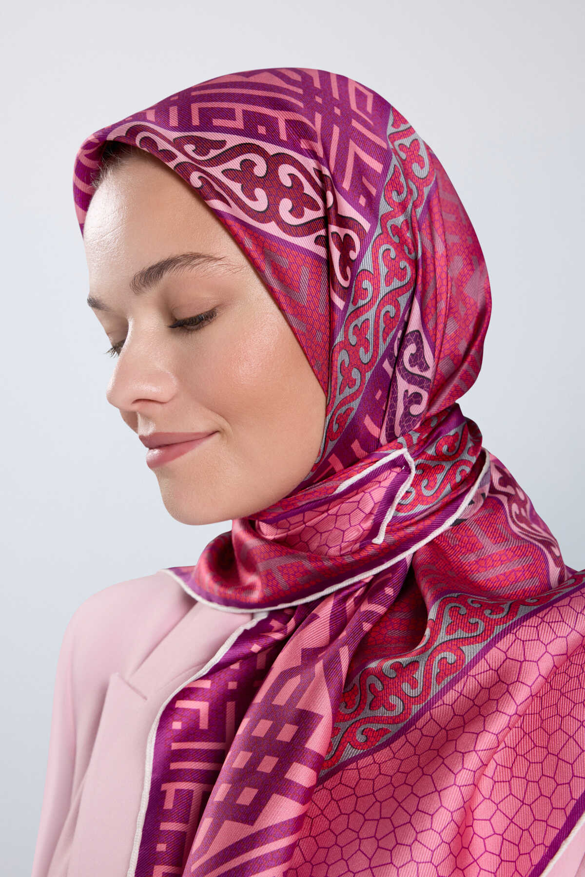 Kilim Gri-Pembe Çift Taraflı Tivil İpek Eşarp 90x90
