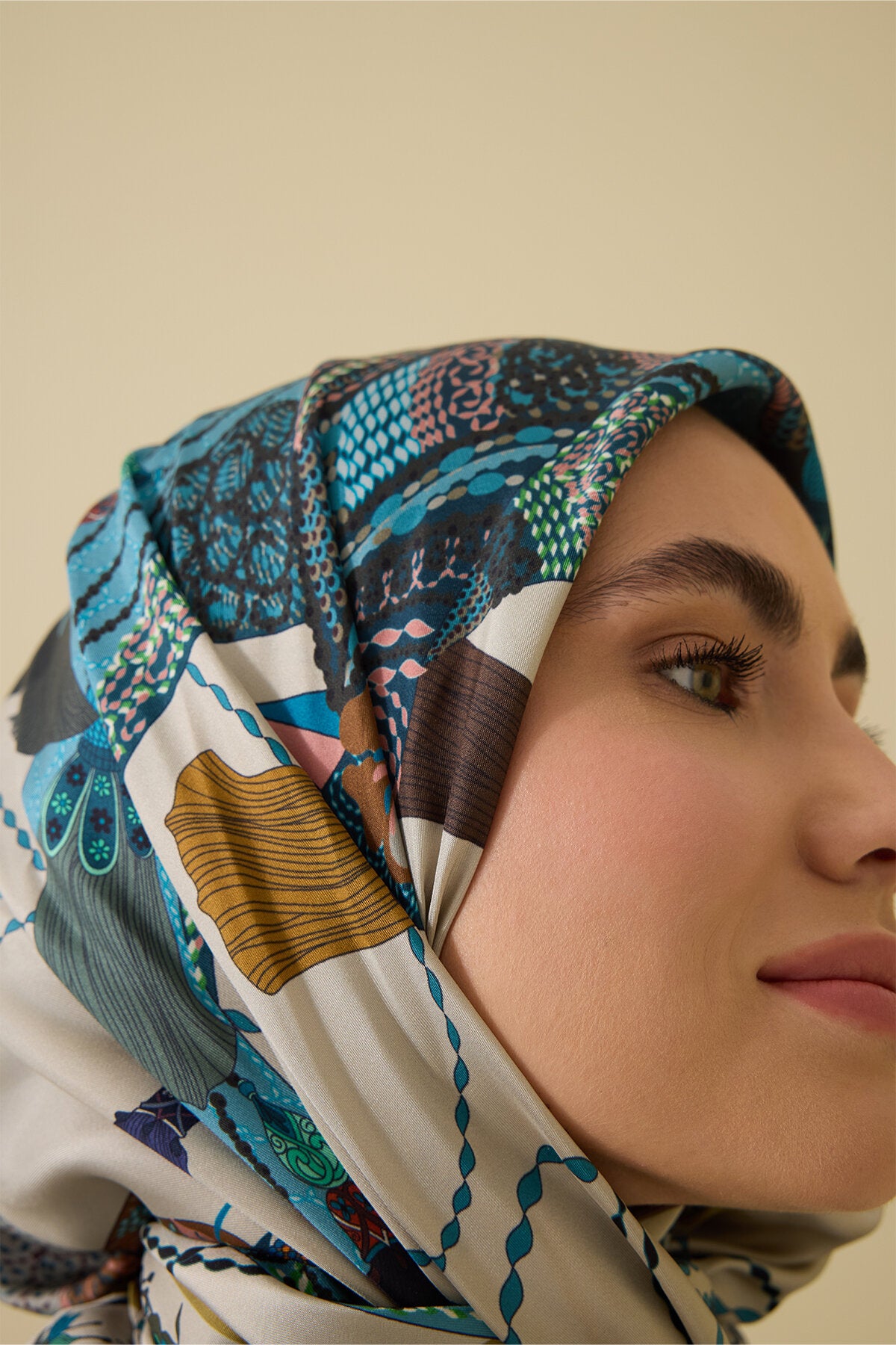 Kuşlu Noor Bej Tivil İpek Eşarp 95x95