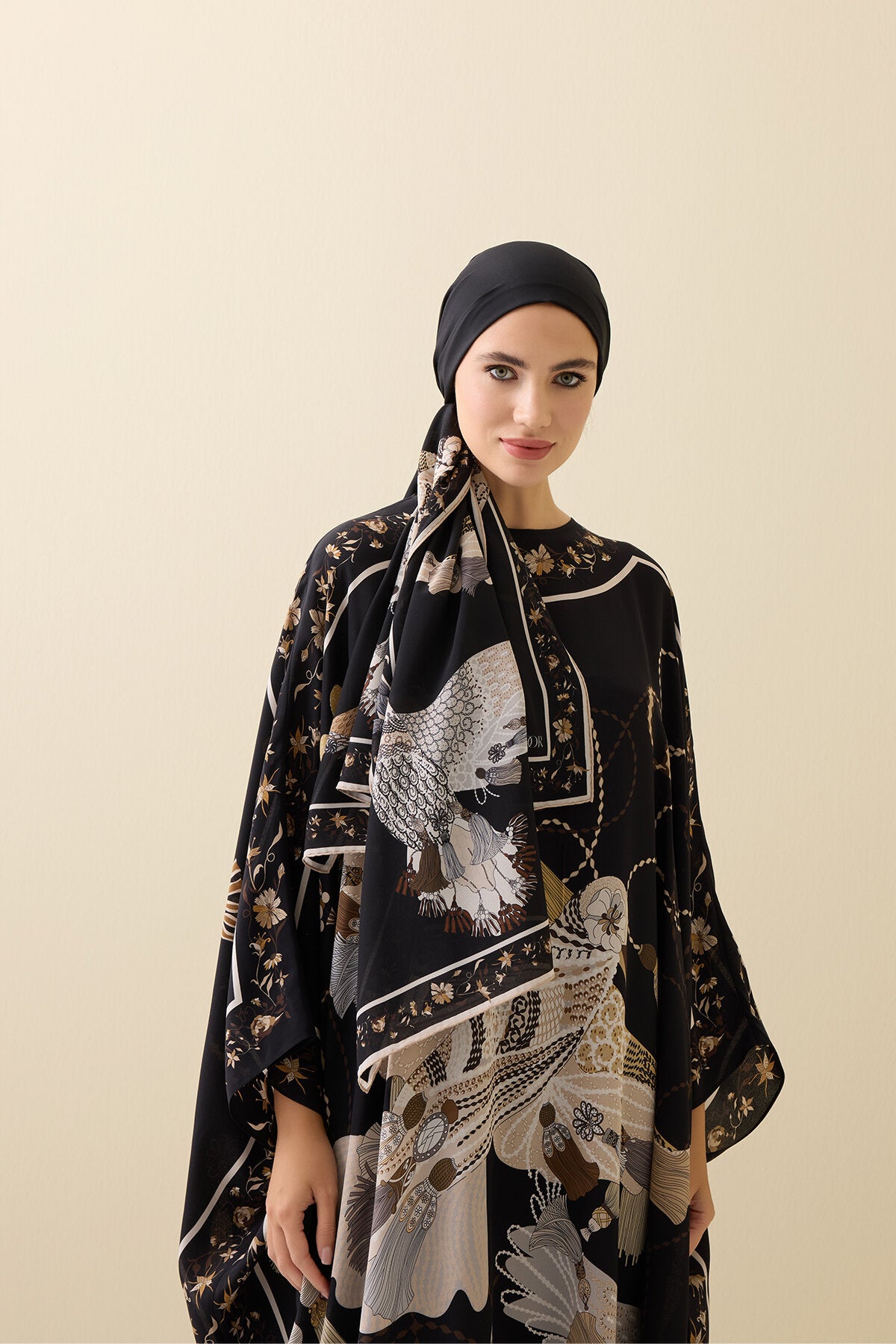 Kuşlu Noor Siyah-Bej Krep İpek Kaftan Şalı 70x210