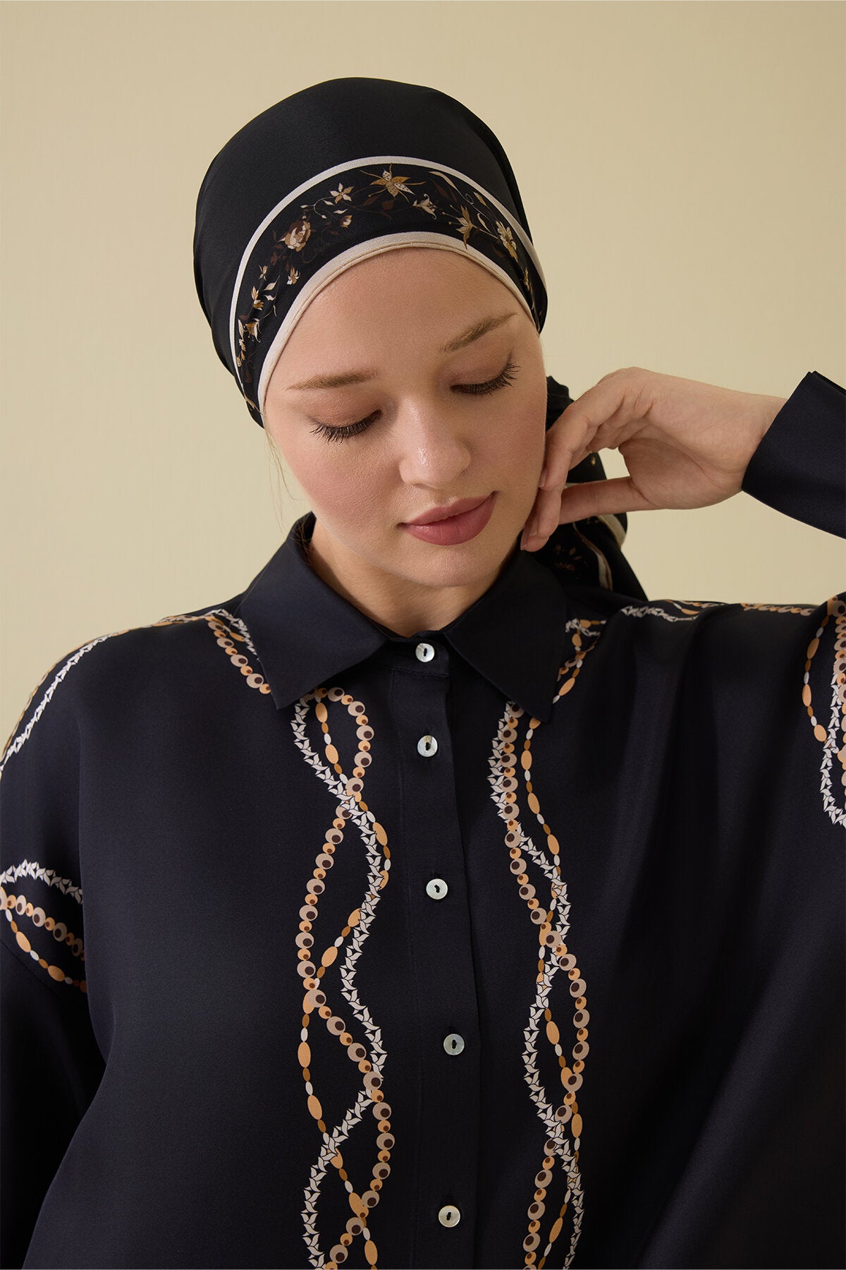 Kuşlu Noor Siyah İpek Gömlek