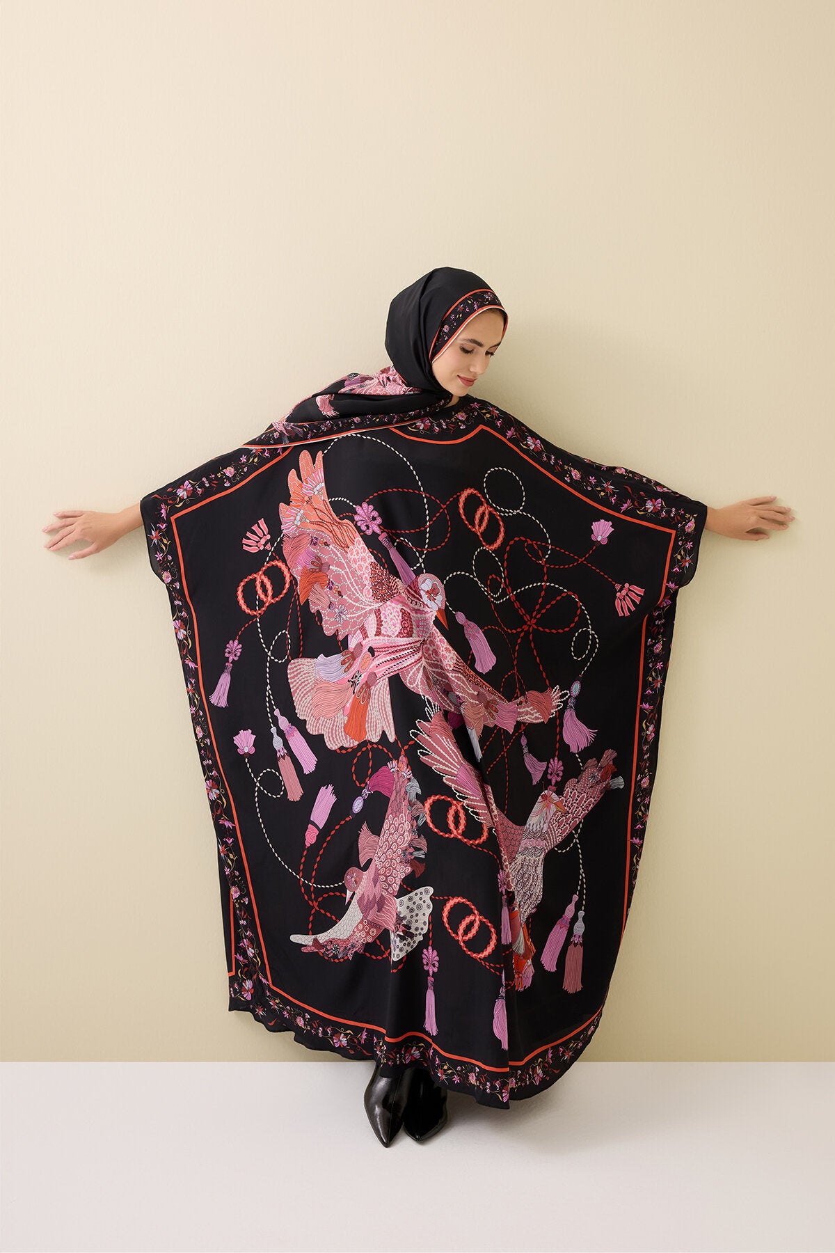Kuşlu Noor Siyah-Kırmızı Krep İpek Kaftan