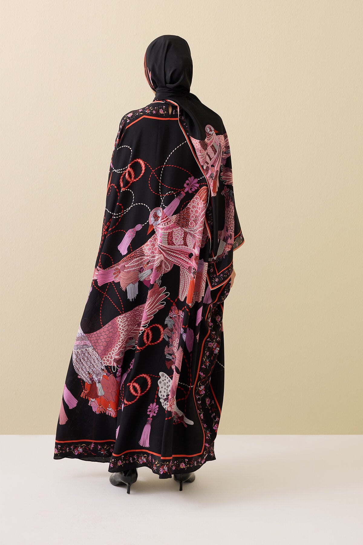 Kuşlu Noor Siyah-Kırmızı Krep İpek Kaftan